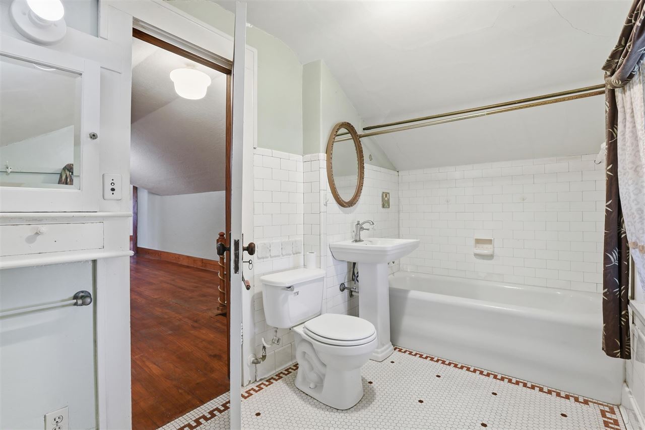 Listing Carousel Slide