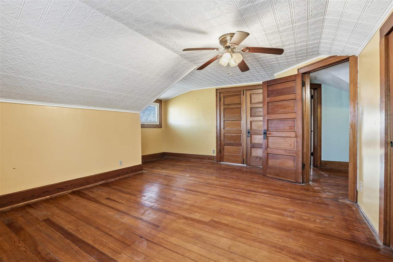 Listing Carousel Slide