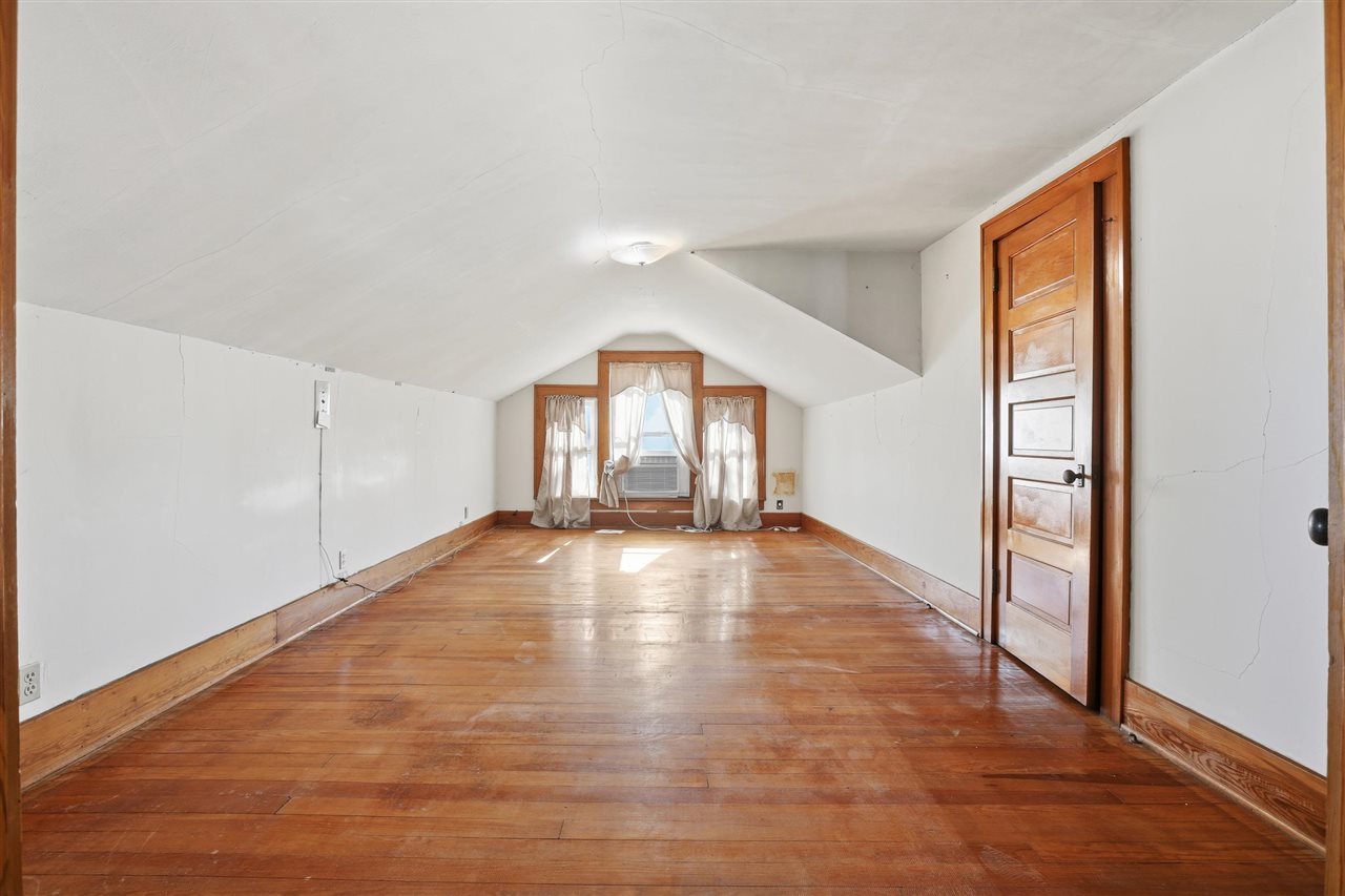 Listing Carousel Slide