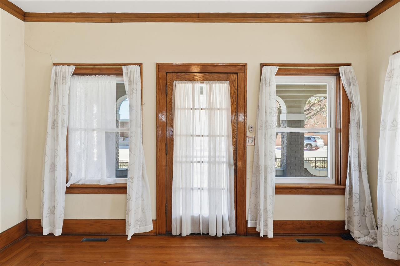 Listing Carousel Slide