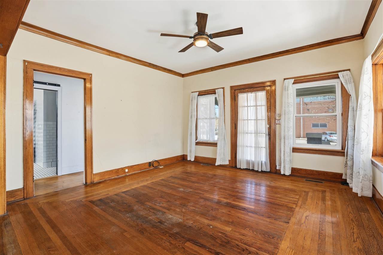 Listing Carousel Slide