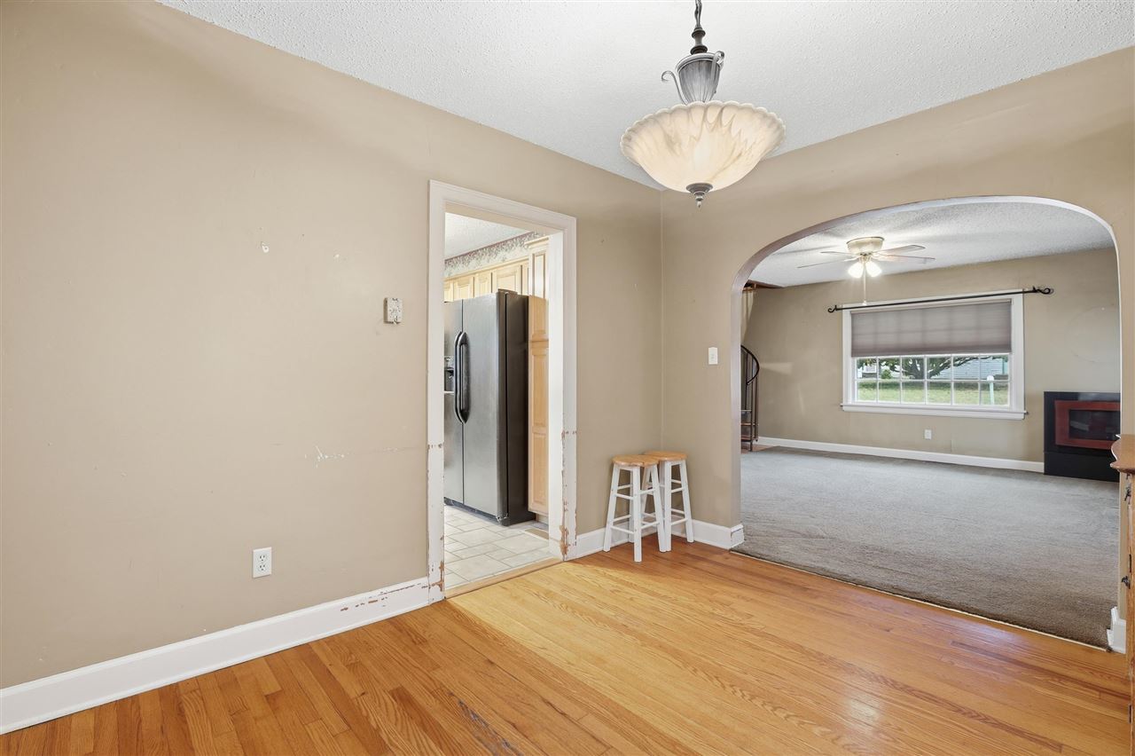 Listing Carousel Slide