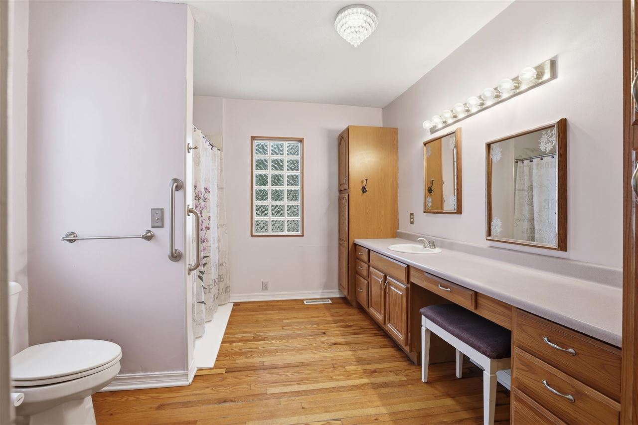 Listing Carousel Slide