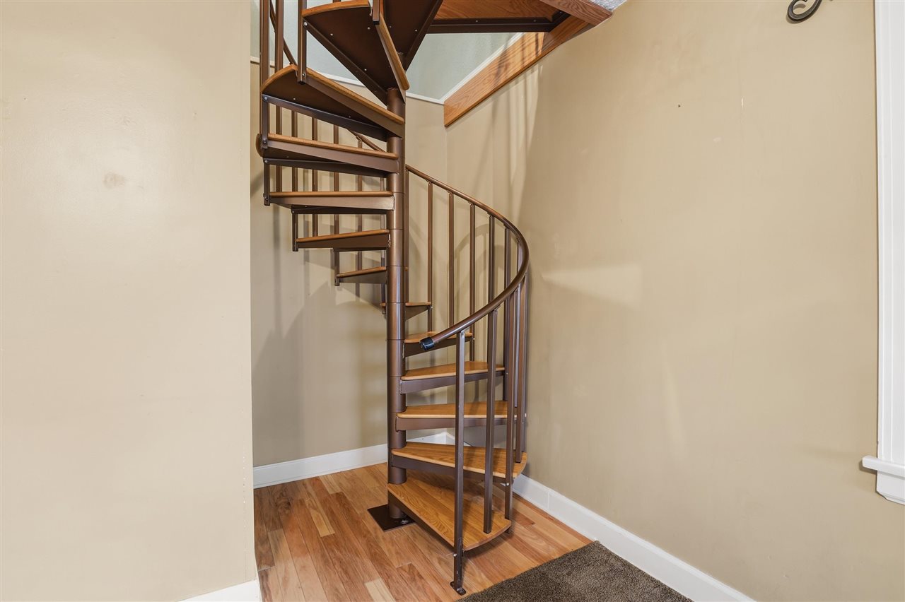 Listing Carousel Slide