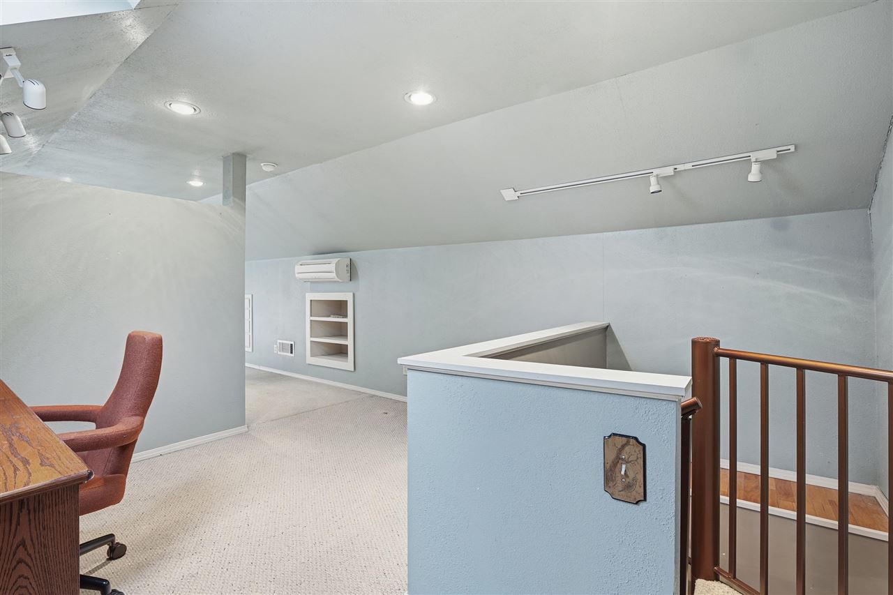 Listing Carousel Slide