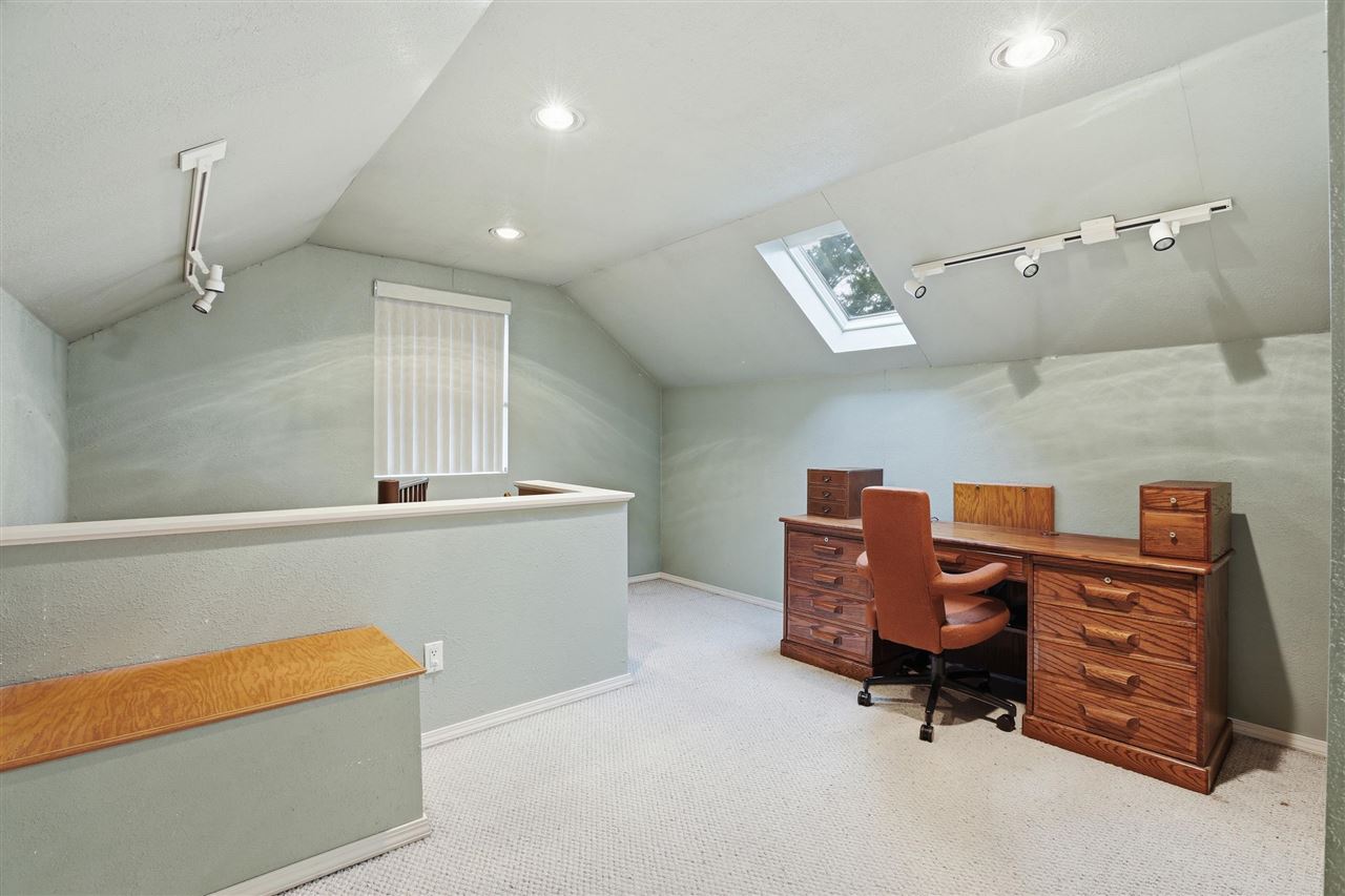 Listing Carousel Slide