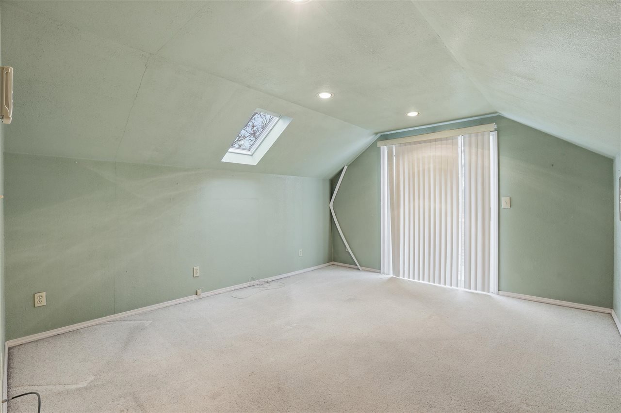 Listing Carousel Slide