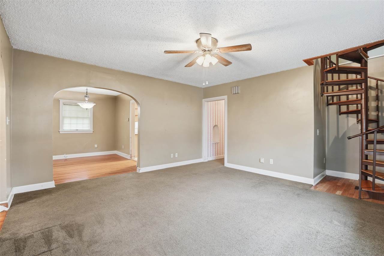 Listing Carousel Slide