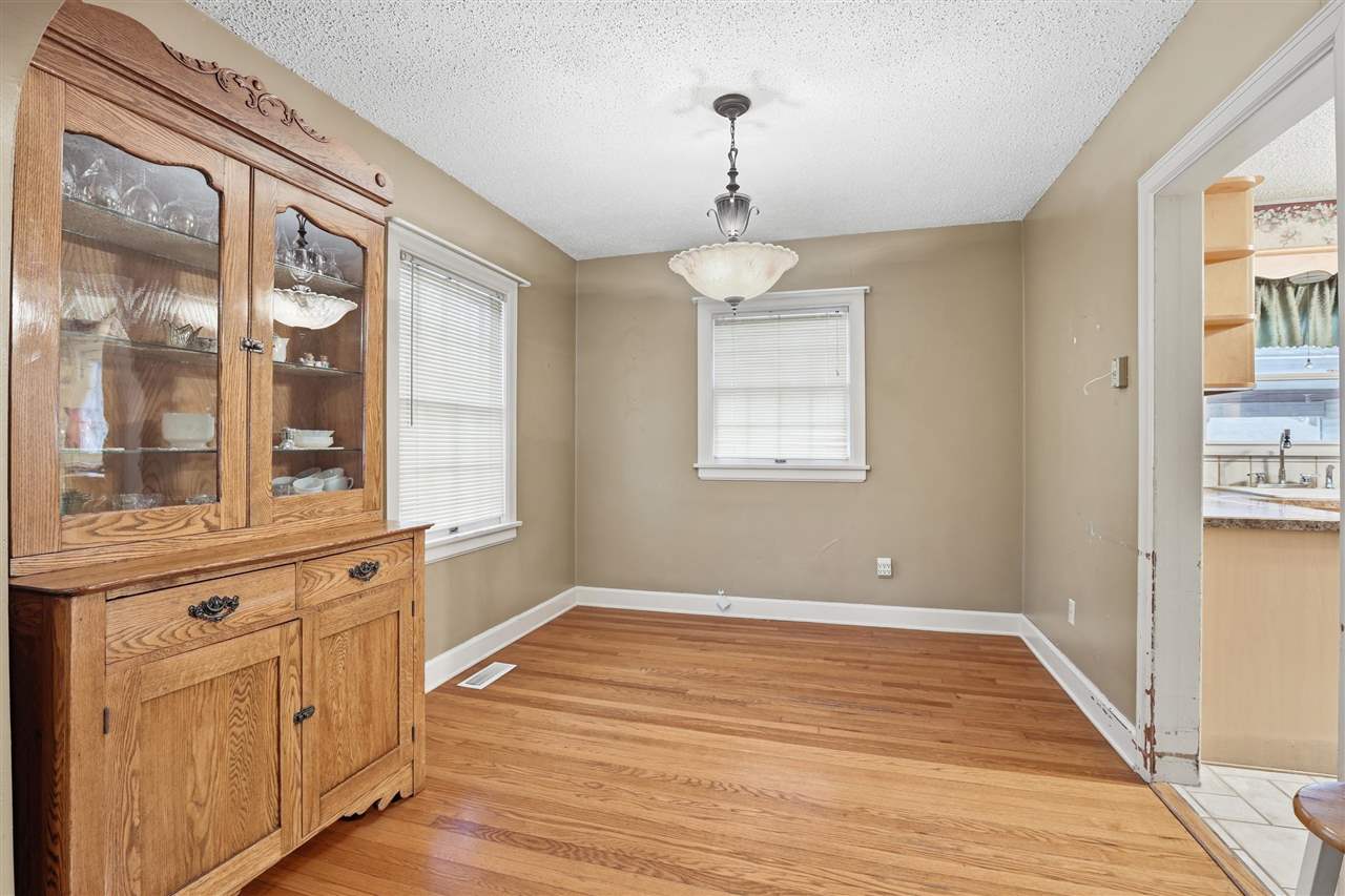 Listing Carousel Slide