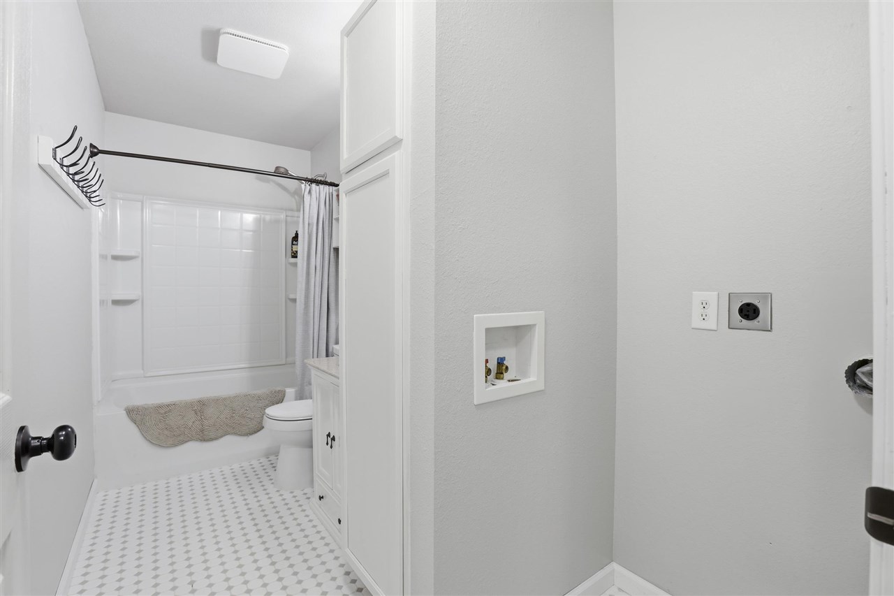 Listing Carousel Slide