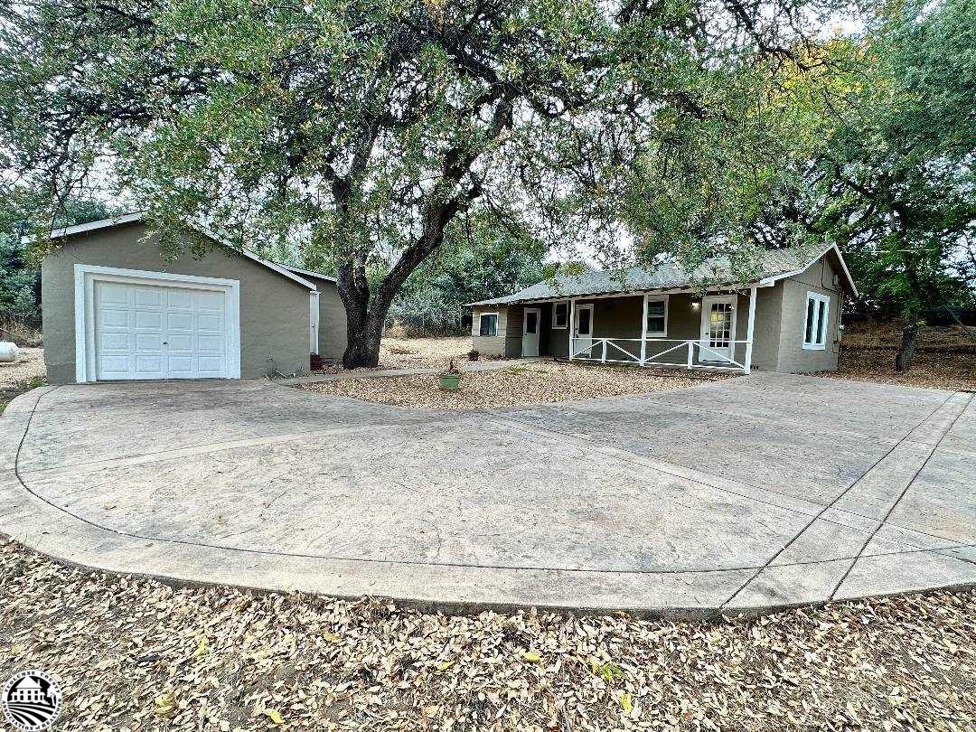 CUTE VINTAGE HOME IN SONORA, CA. GATED ENTRANCE WITH FENCED YARD AND MANY RECENT UPGRADES TO THE INTERIOR AND EXTERIOR. LEVEL TOPOGRAPHY WITH DETACHED GARAGE WITH SPARE ROOM ON THE SIDE. GREAT OPPORTUNITY FOR HOME WITH LEVEL TOPOGRAPHY AND USEABLE YARD. CLOSE PROXIMITY TO SCHOOLS, HOSPITAL AND YEAR ROUND RECREATIONAL ACTIVITIES.