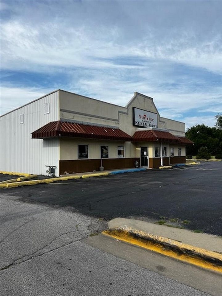 Seller is selling the building and the 2 Houses. The Restaurant and Equipment are not included in this sale.     Purchase includes 4 parcels. 84-06-33-465-020.000-002, taxes 2800.00 84-06-33-465-017.000-002, taxes  84-06-33-465-018.000-002, taxes 61.00 84-06-33-465-019.000-002, taxes 680.00