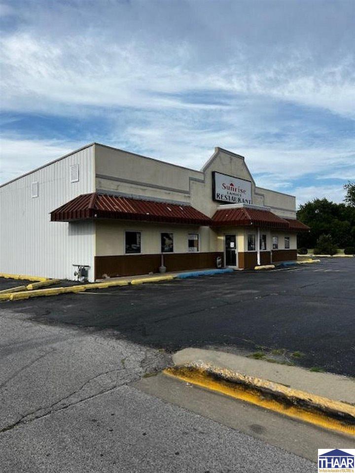 Seller is selling the building and the 2 Houses. The Restaurant and Equipment are not included in this sale.     Purchase includes 4 parcels. 84-06-33-465-020.000-002, taxes 2800.00 84-06-33-465-017.000-002, taxes  84-06-33-465-018.000-002, taxes 61.00 84-06-33-465-019.000-002, taxes 680.00