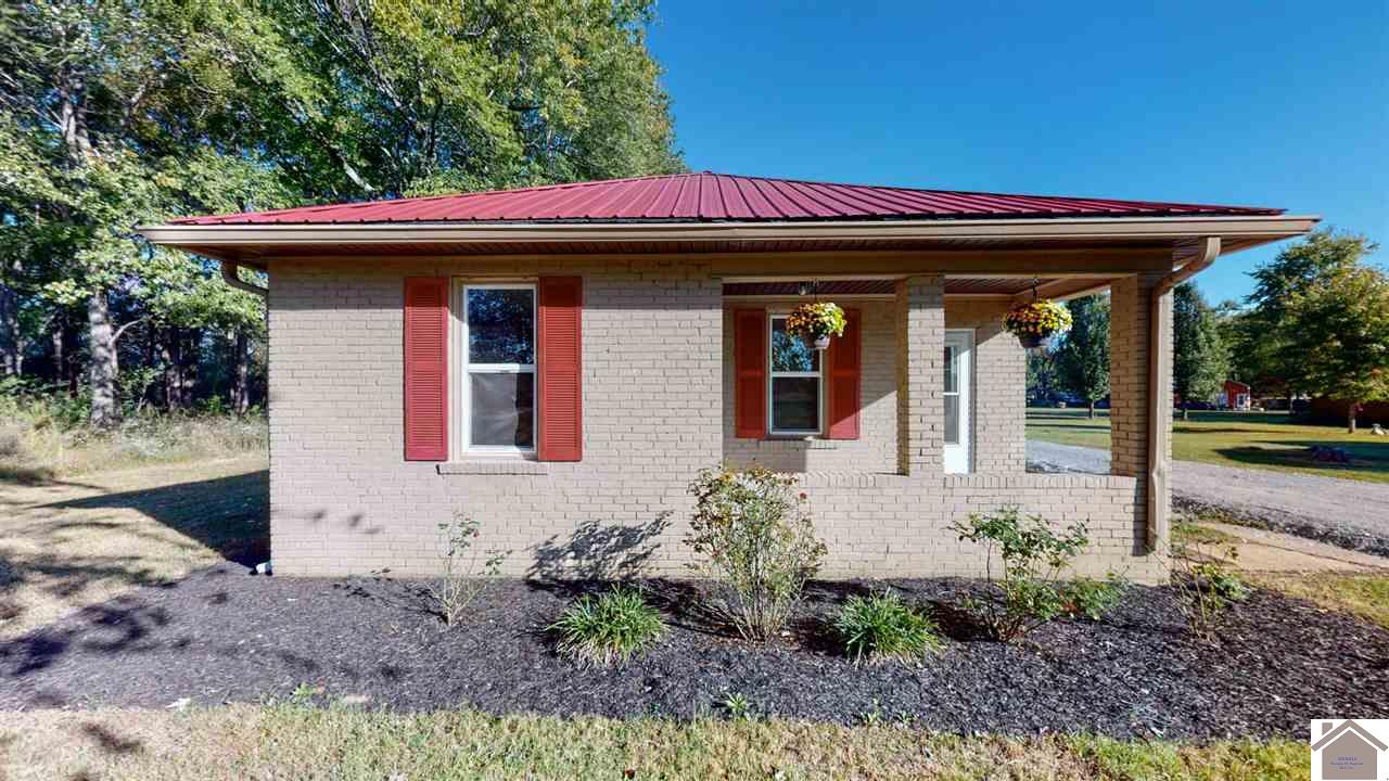 100 Laird Rd, Puryear, TN 38251