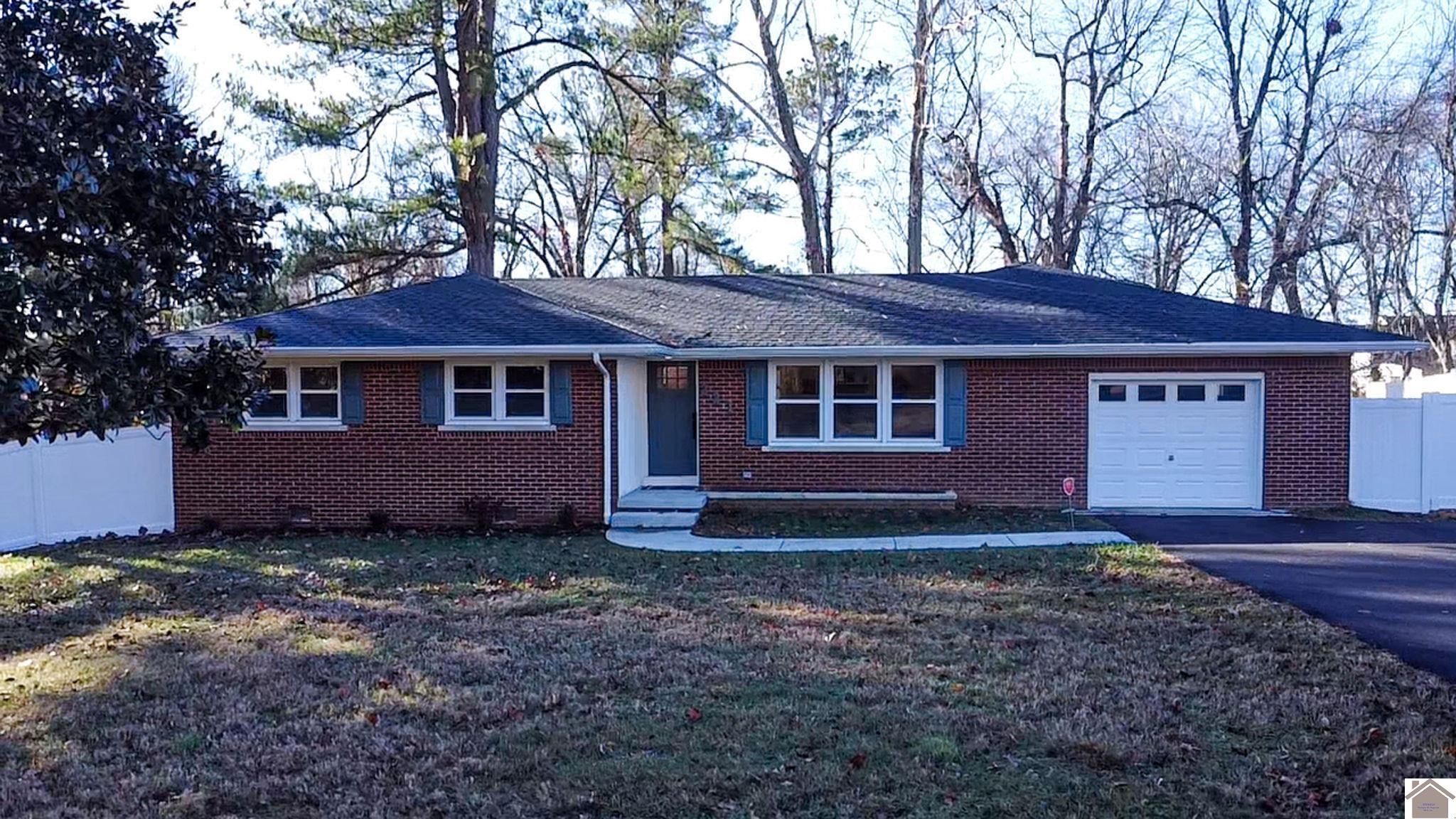 221 Cambridge Drive, Paducah, KY 42001