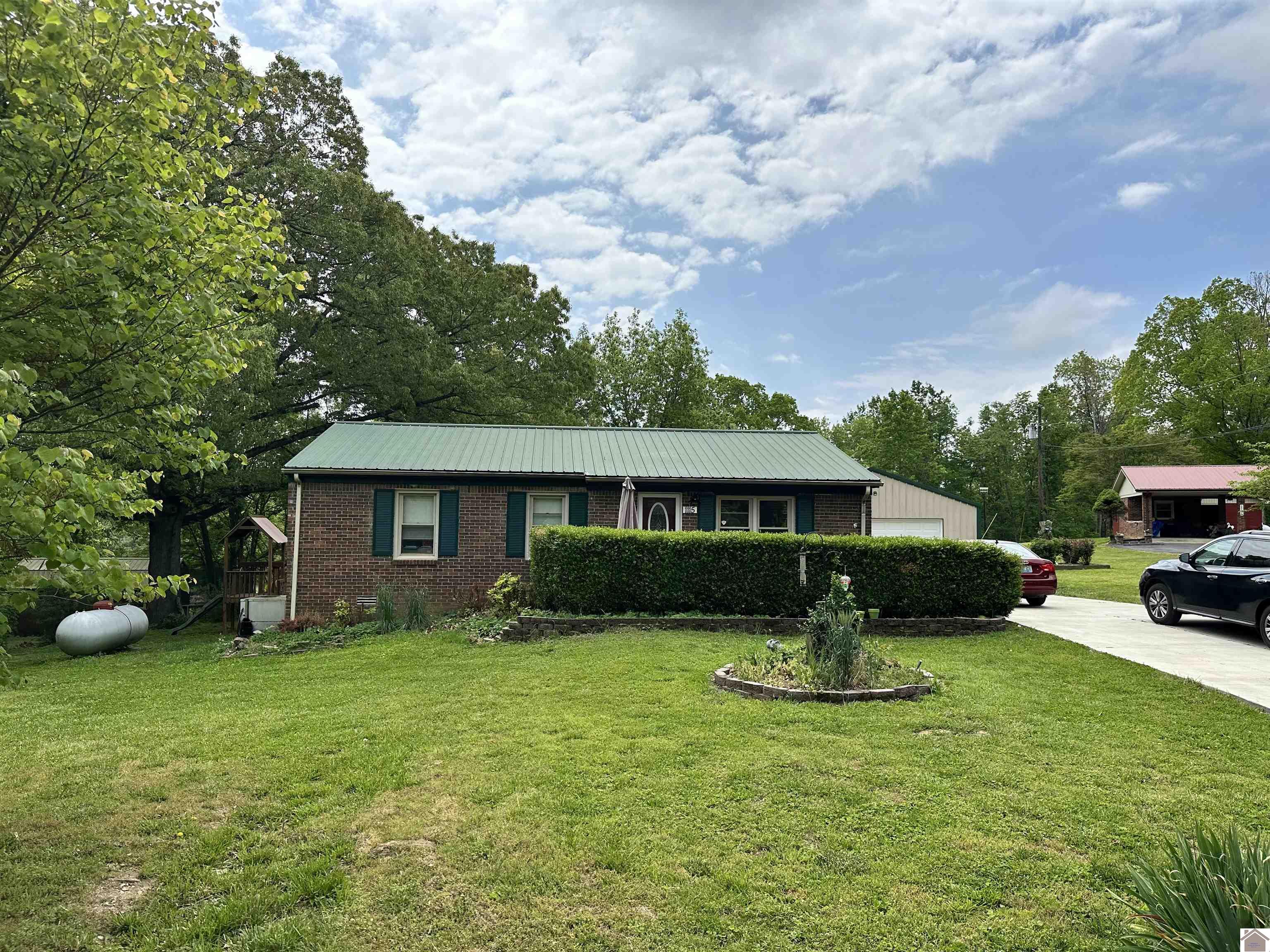 1115 S Tanyard, Cadiz, KY 42211