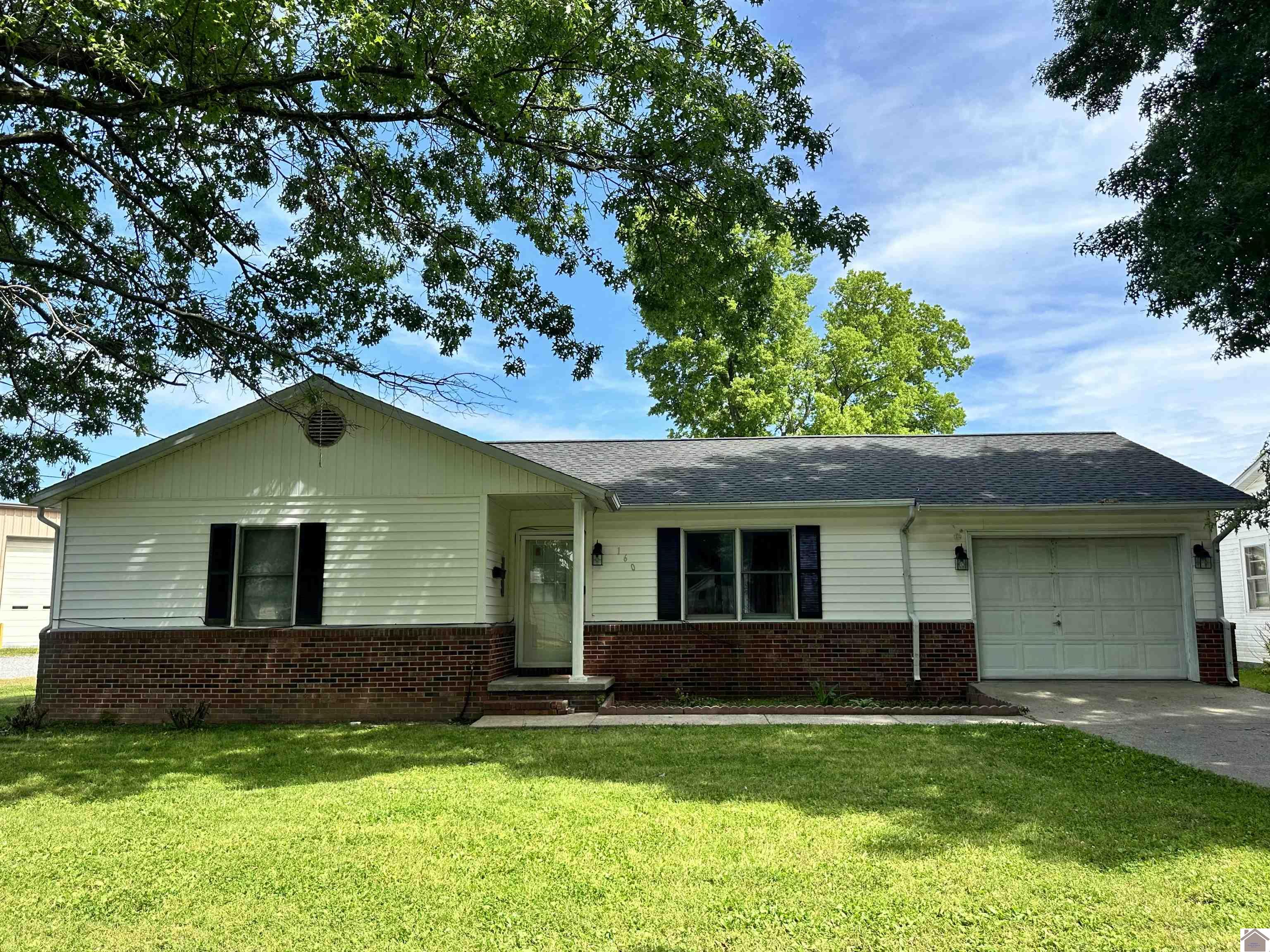 160 Woodward Street, Paducah, KY 42001