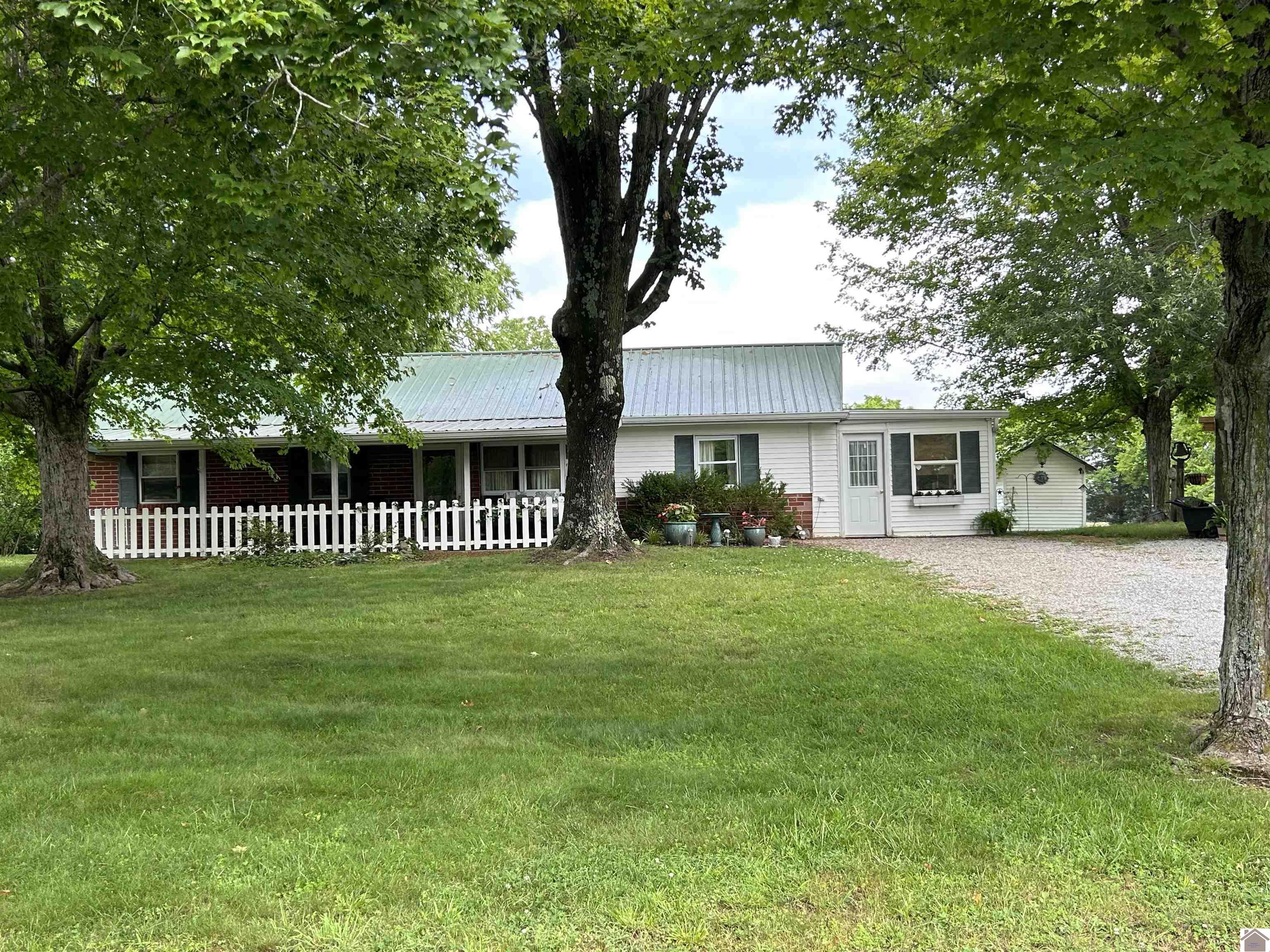 193 Gray Farm RD, Eddyville, KY 42038
