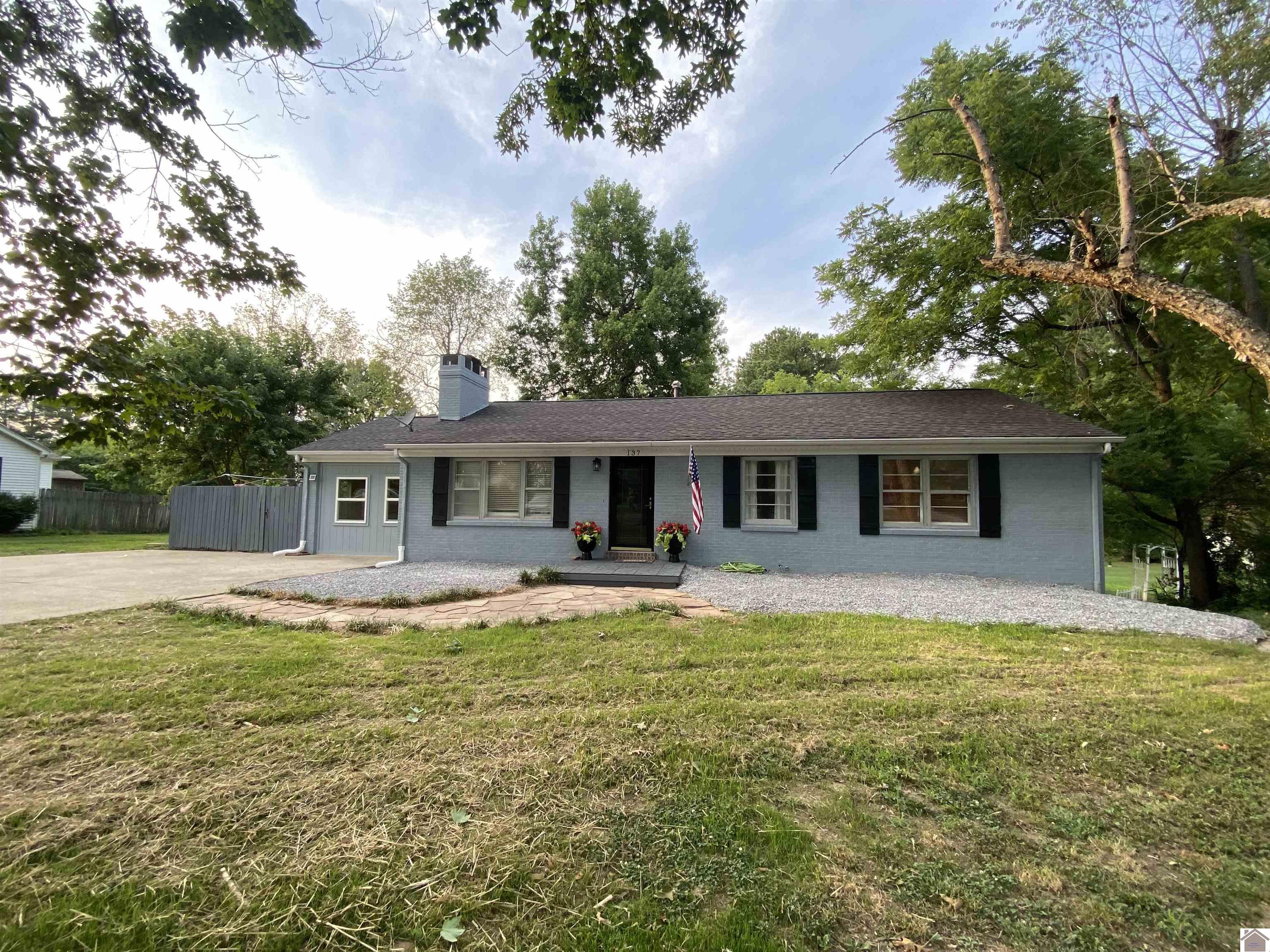 137 Calvert Drive, Paducah, KY 42003