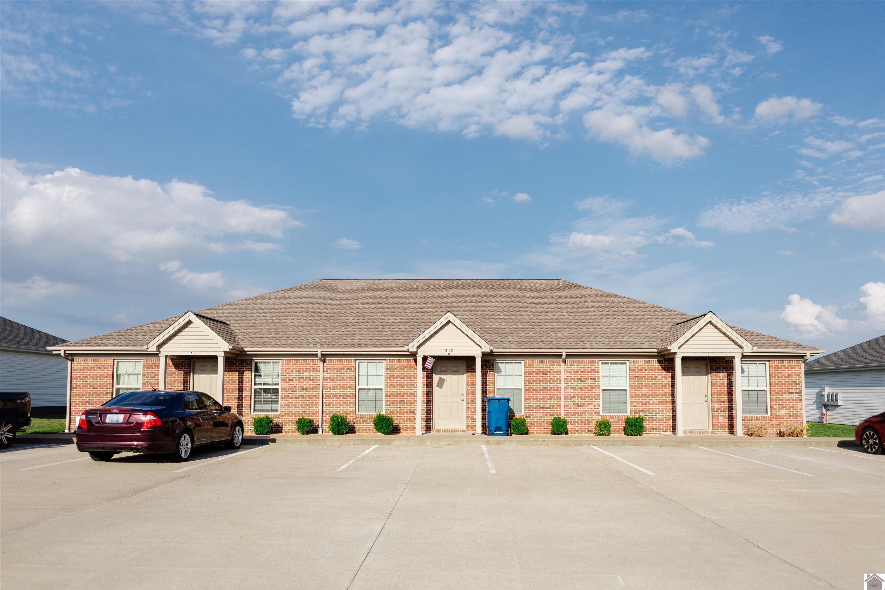 2102 Vintage Hills Dr, Murray, KY 42071