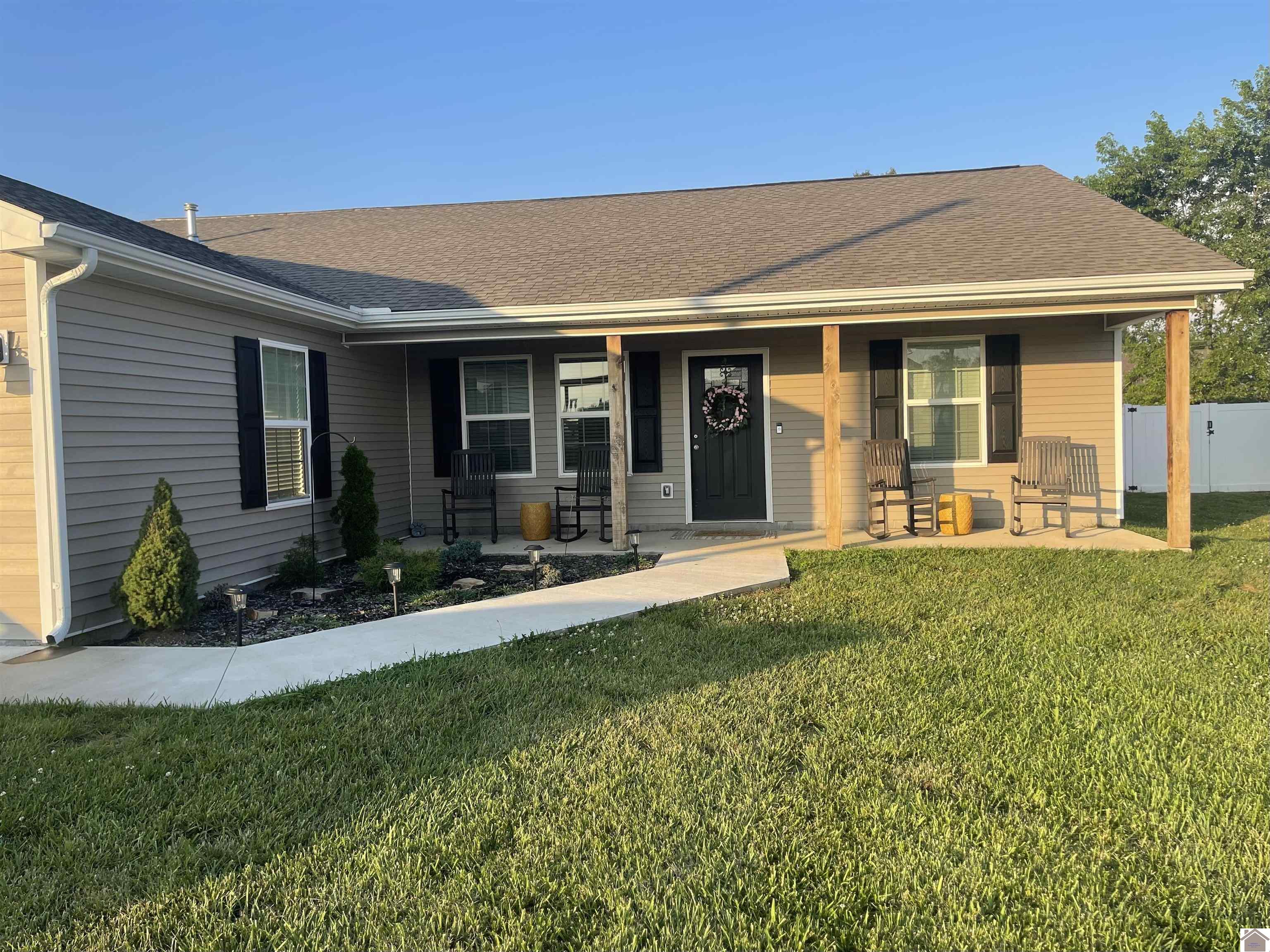 120 Parkway Dr., Mayfield, KY 42066 Listing Photo  1