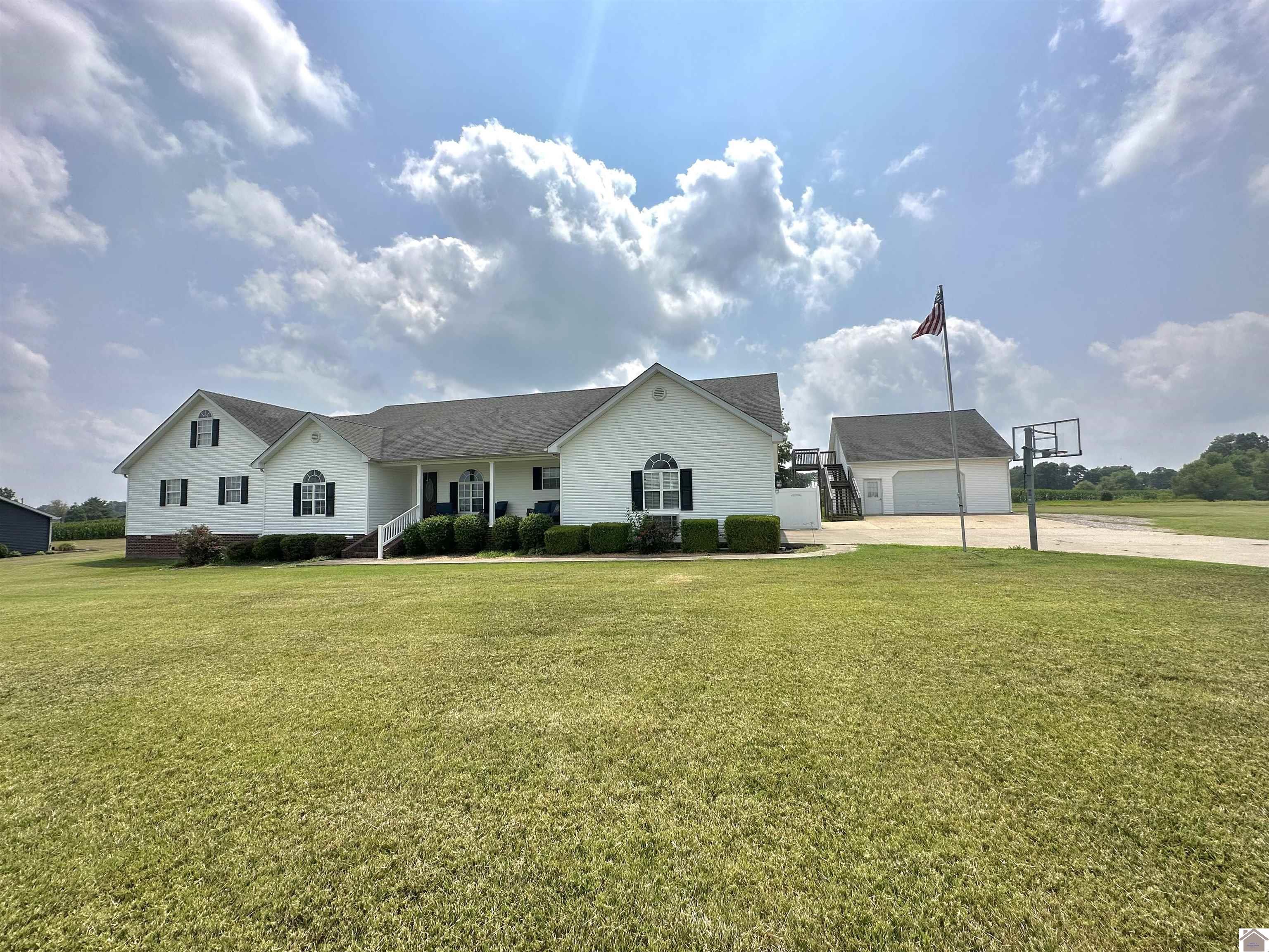 463 Bluegrass Dr, LaCenter, KY 42056