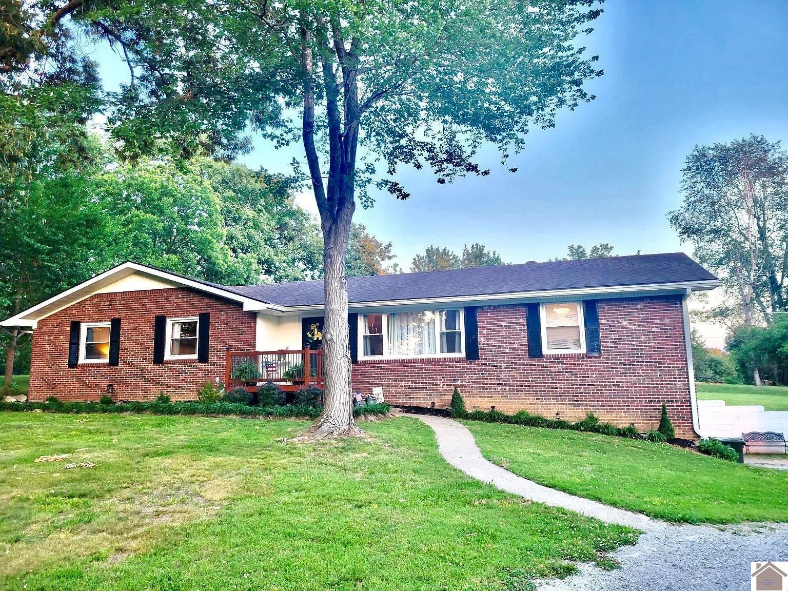 70 Maple Ct, Calvert City, KY 42029