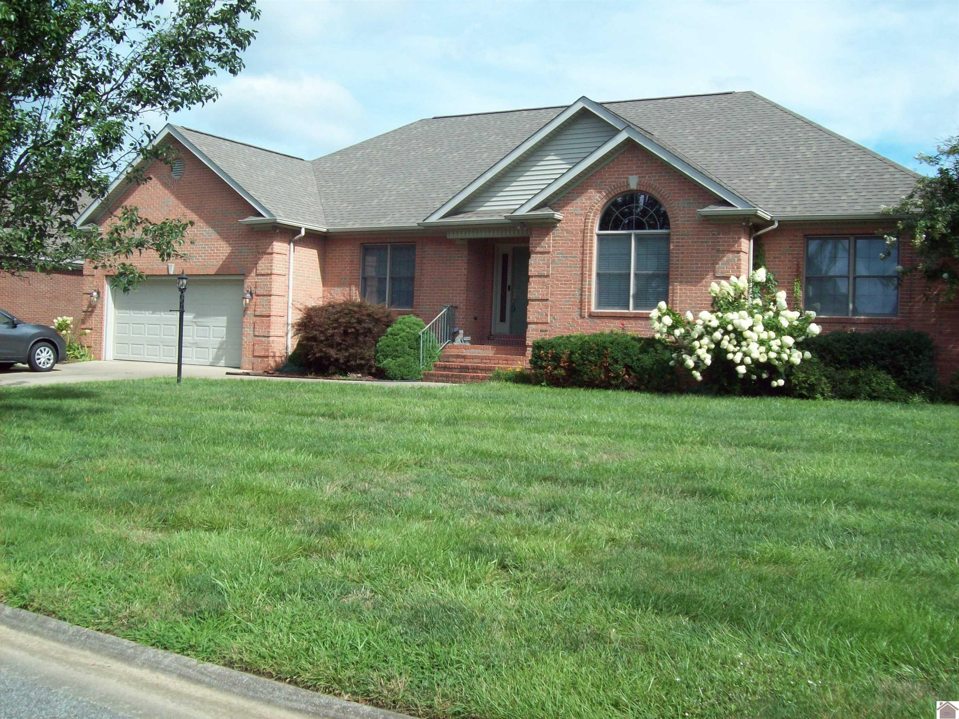 255 Peppers Mill Dr, Paducah, KY 42001