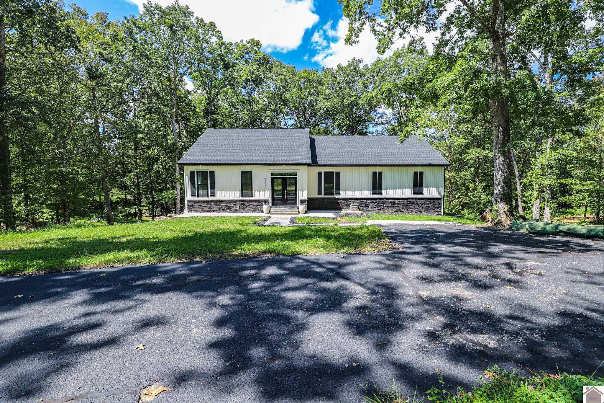 12020 US HWY 68 E Benton KY 42025 Active