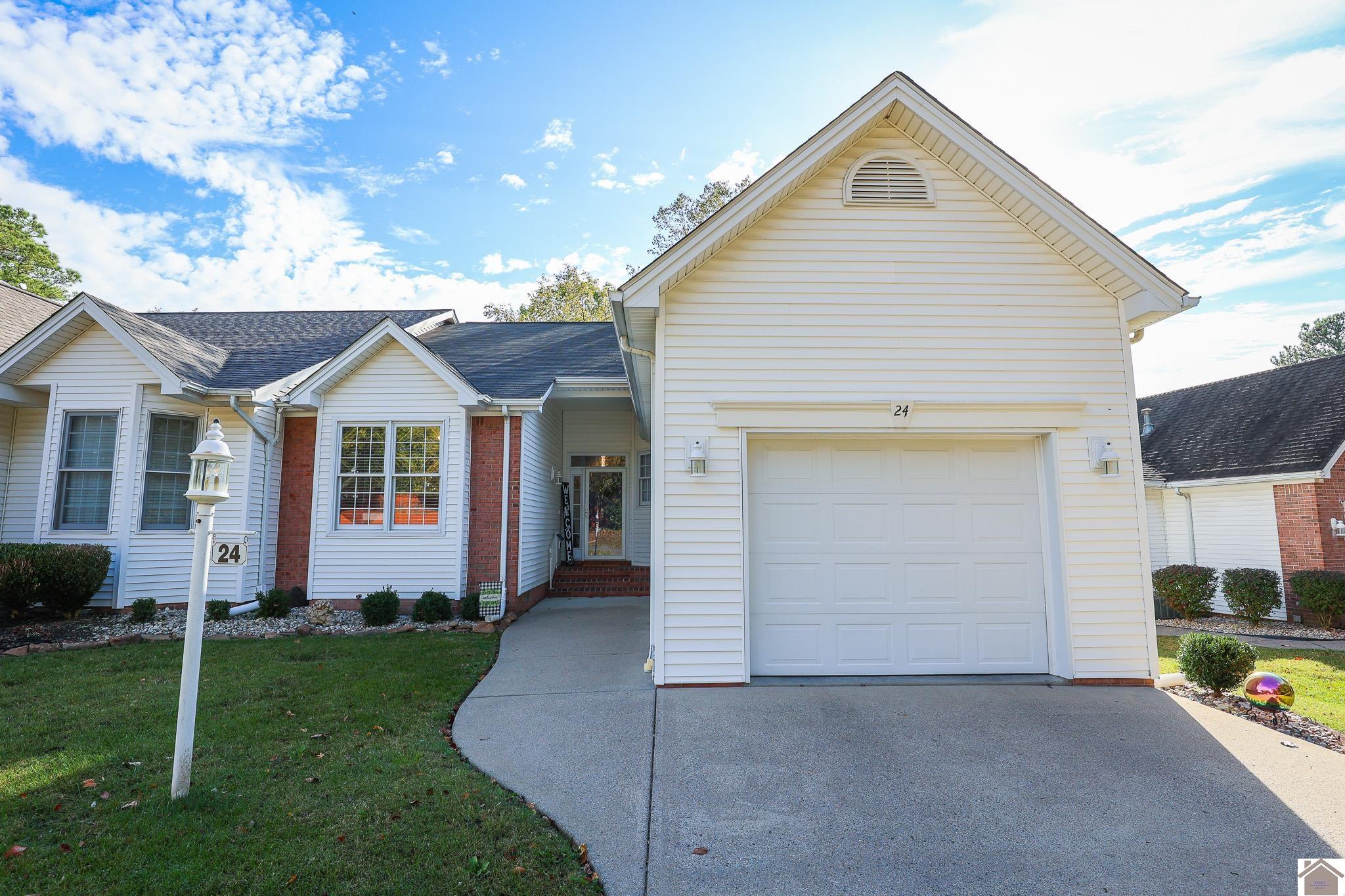 24 Village Dr W Paducah KY 42003 Sold