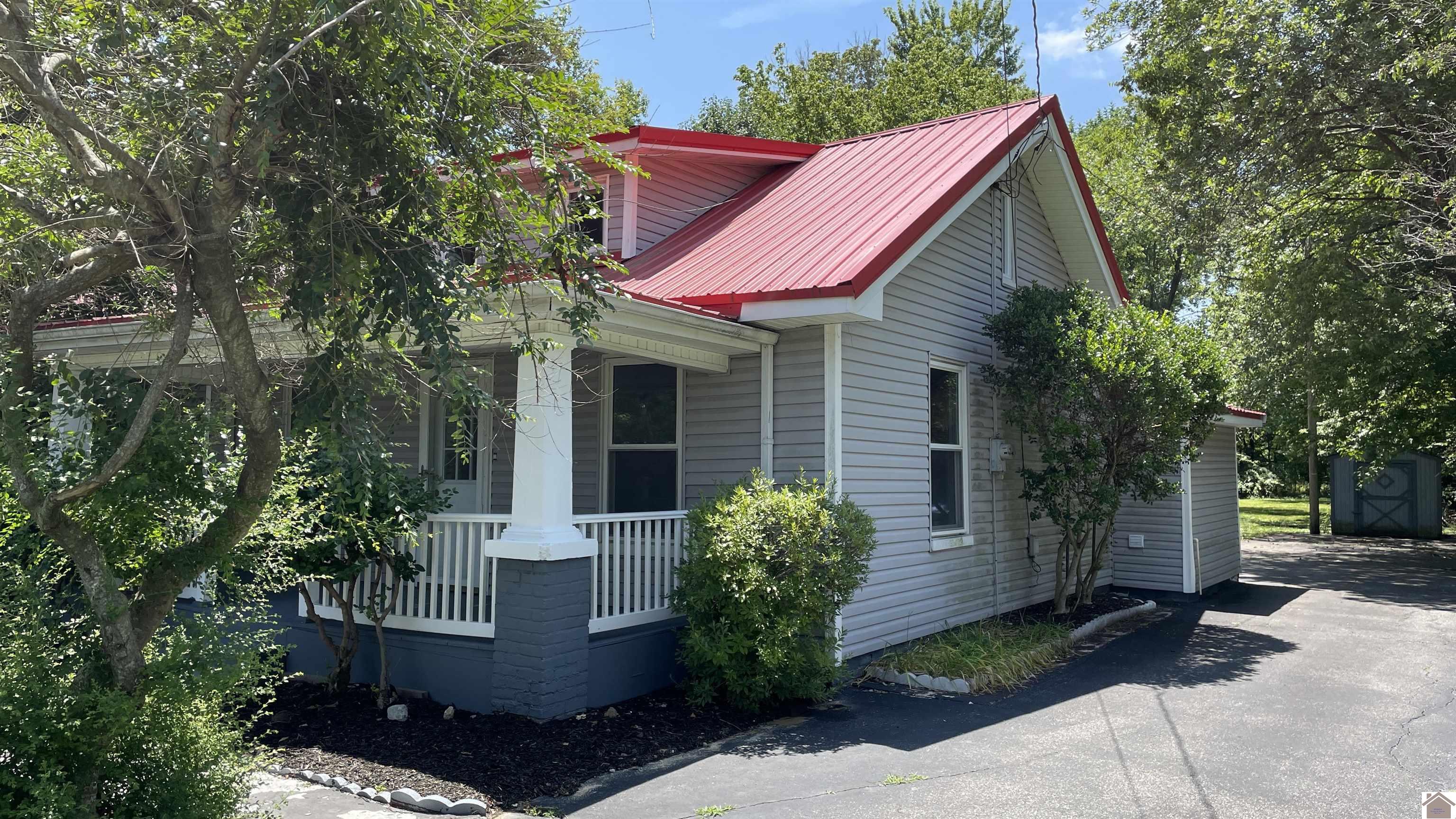 803 Oaks Rd Paducah KY 42003 Active