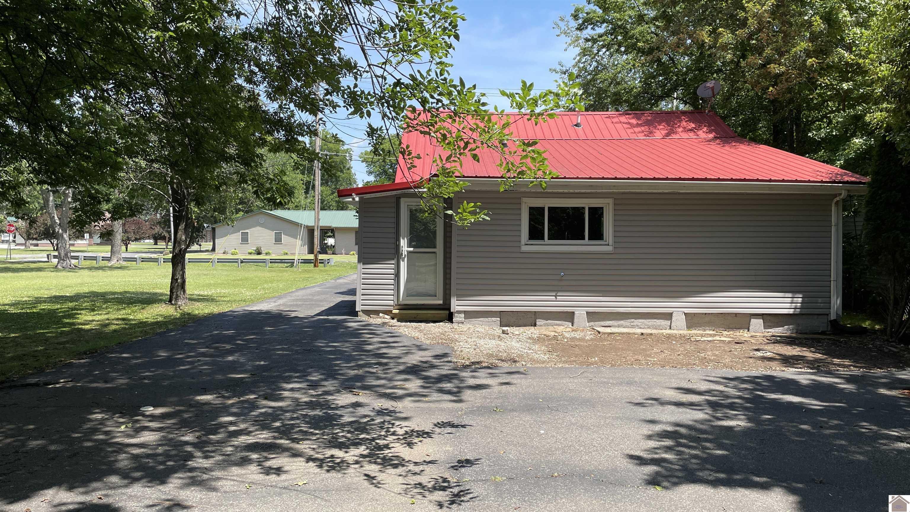 803 Oaks Rd Paducah KY 42003 Active