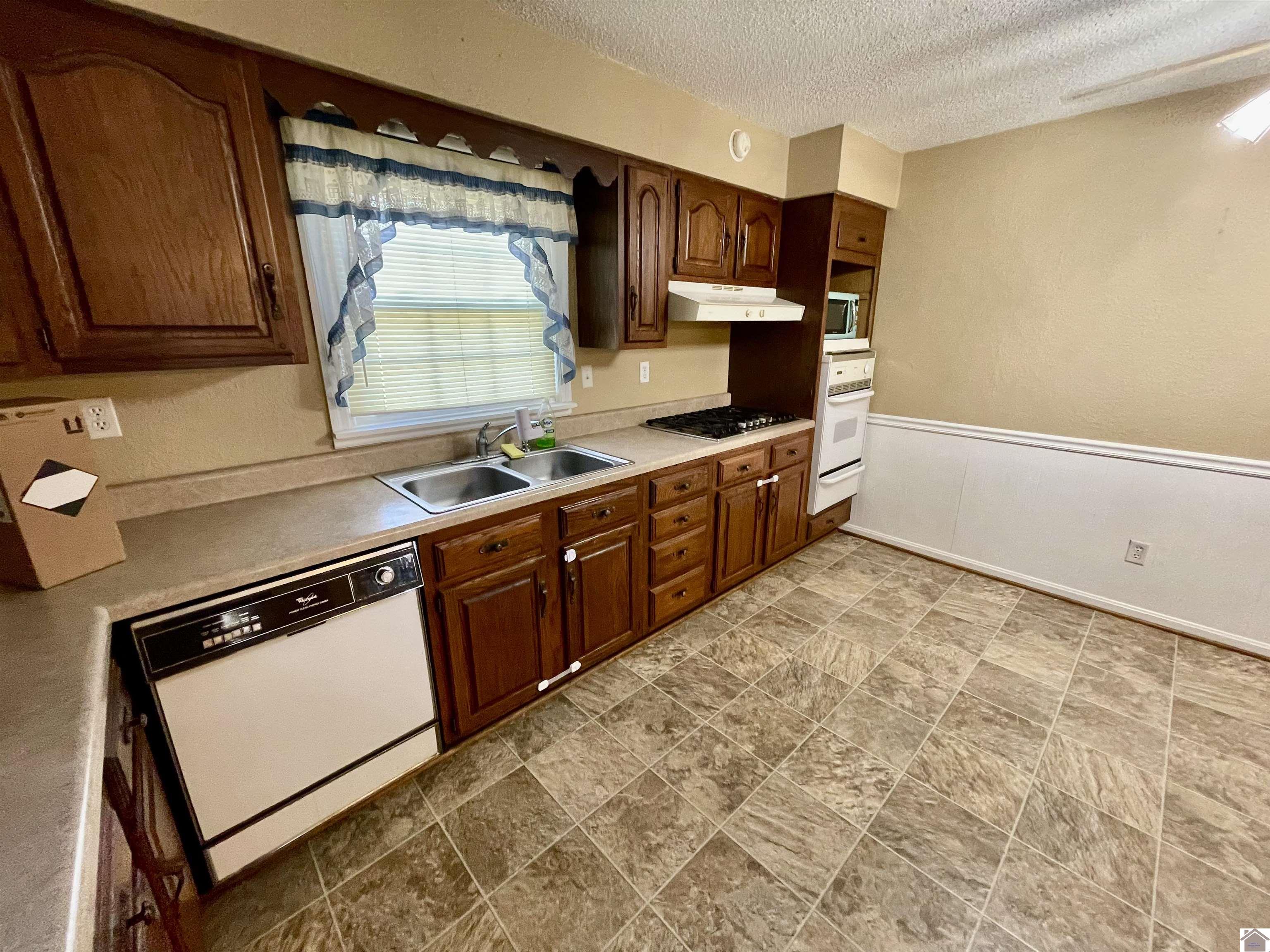 407 W Fuller Street Mayfield KY 42066 Active