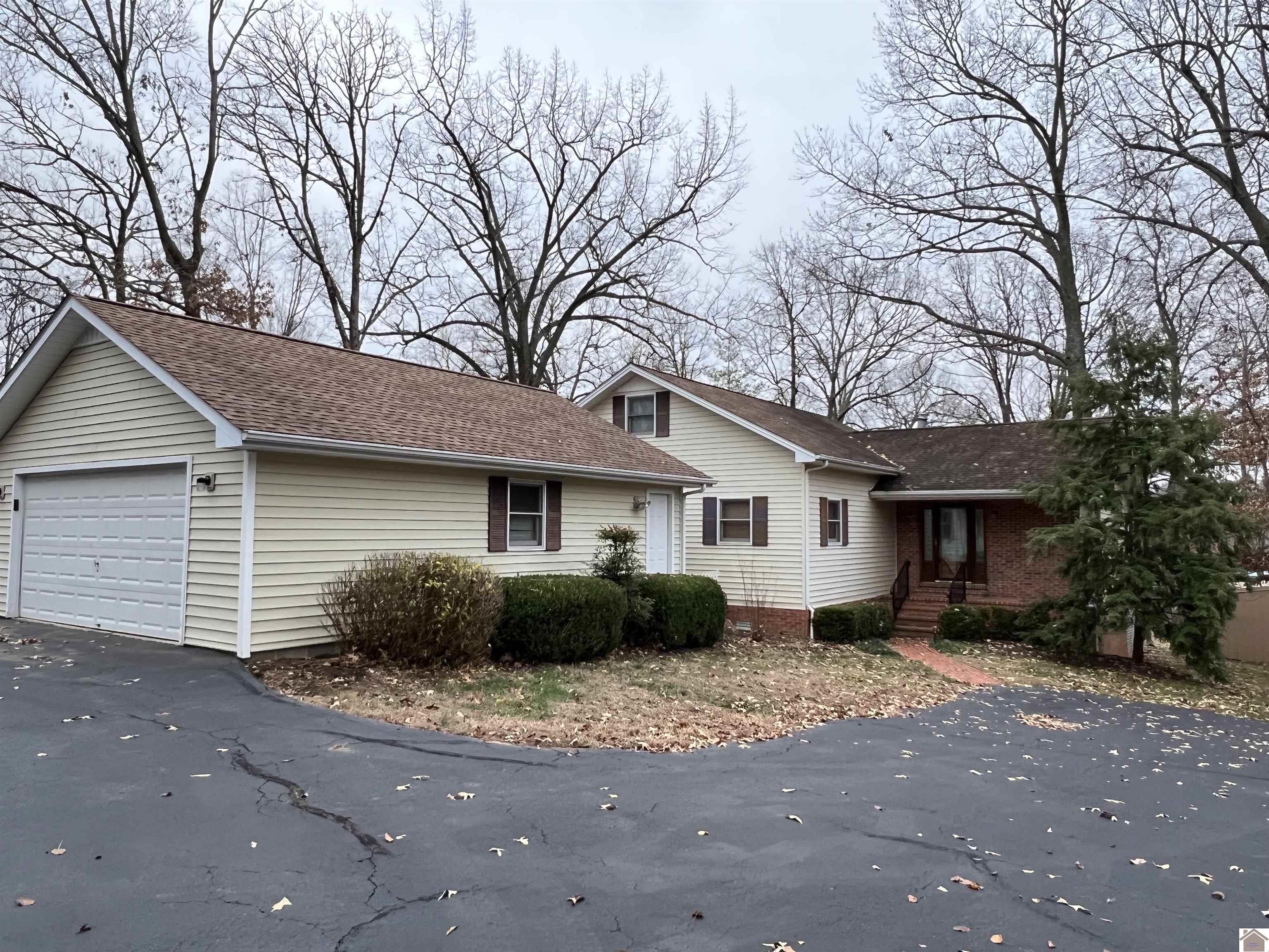 74 Shore Ln Benton KY 42025 Active