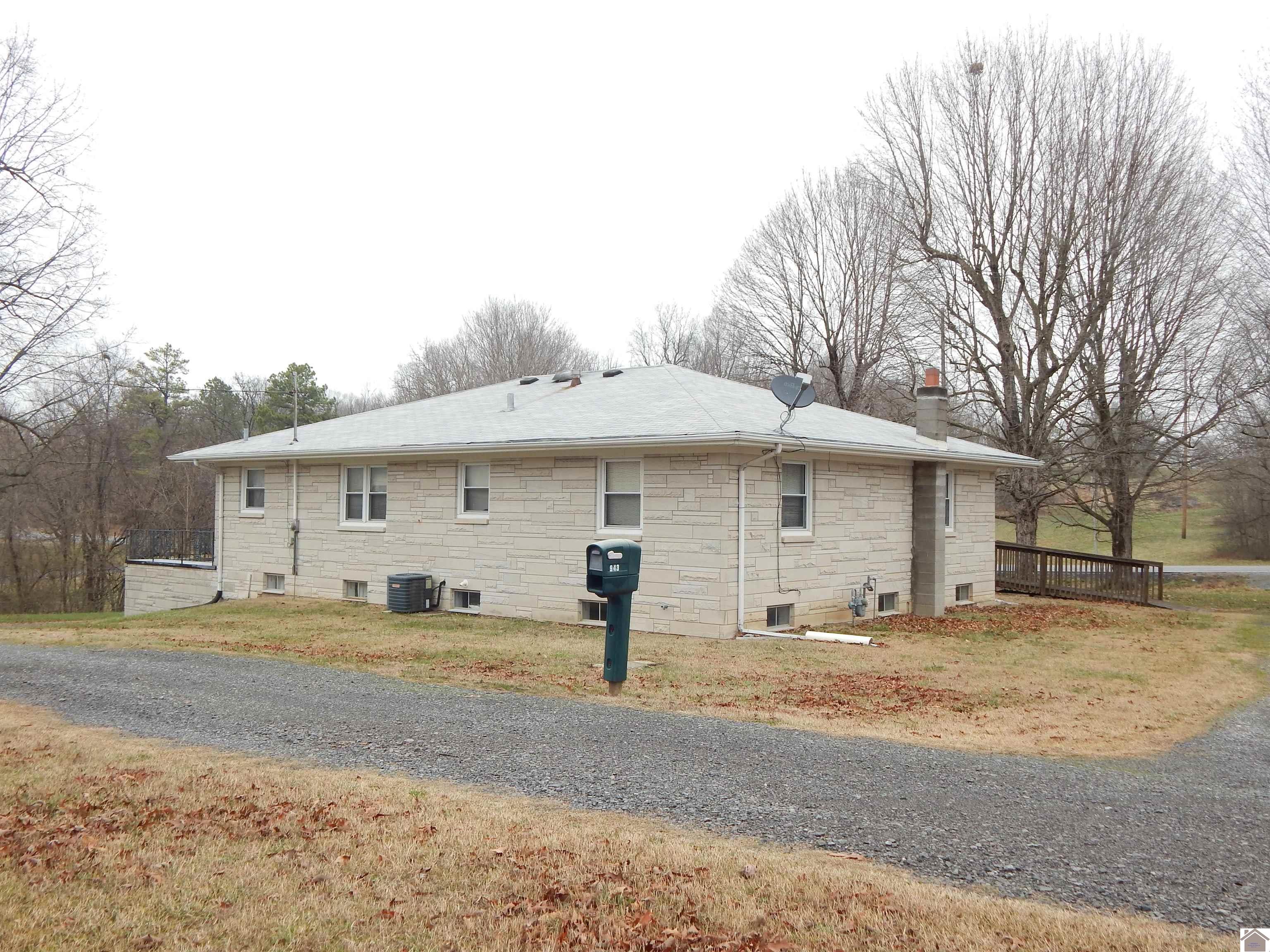 943 Dover Rd, Grand Rivers, KY 42045 Listing Photo  3
