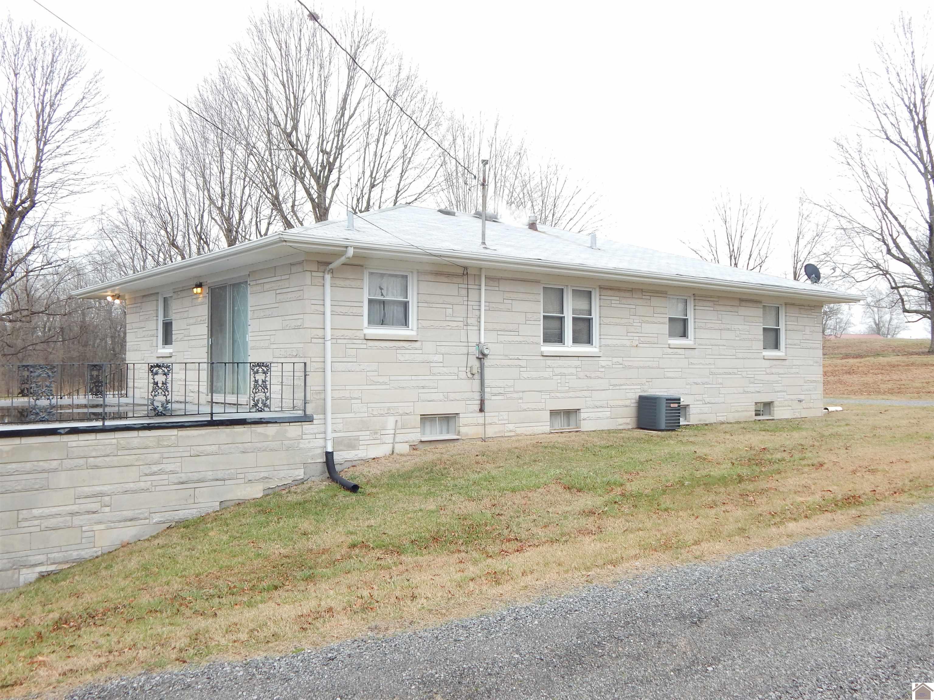 943 Dover Rd, Grand Rivers, KY 42045 Listing Photo  7