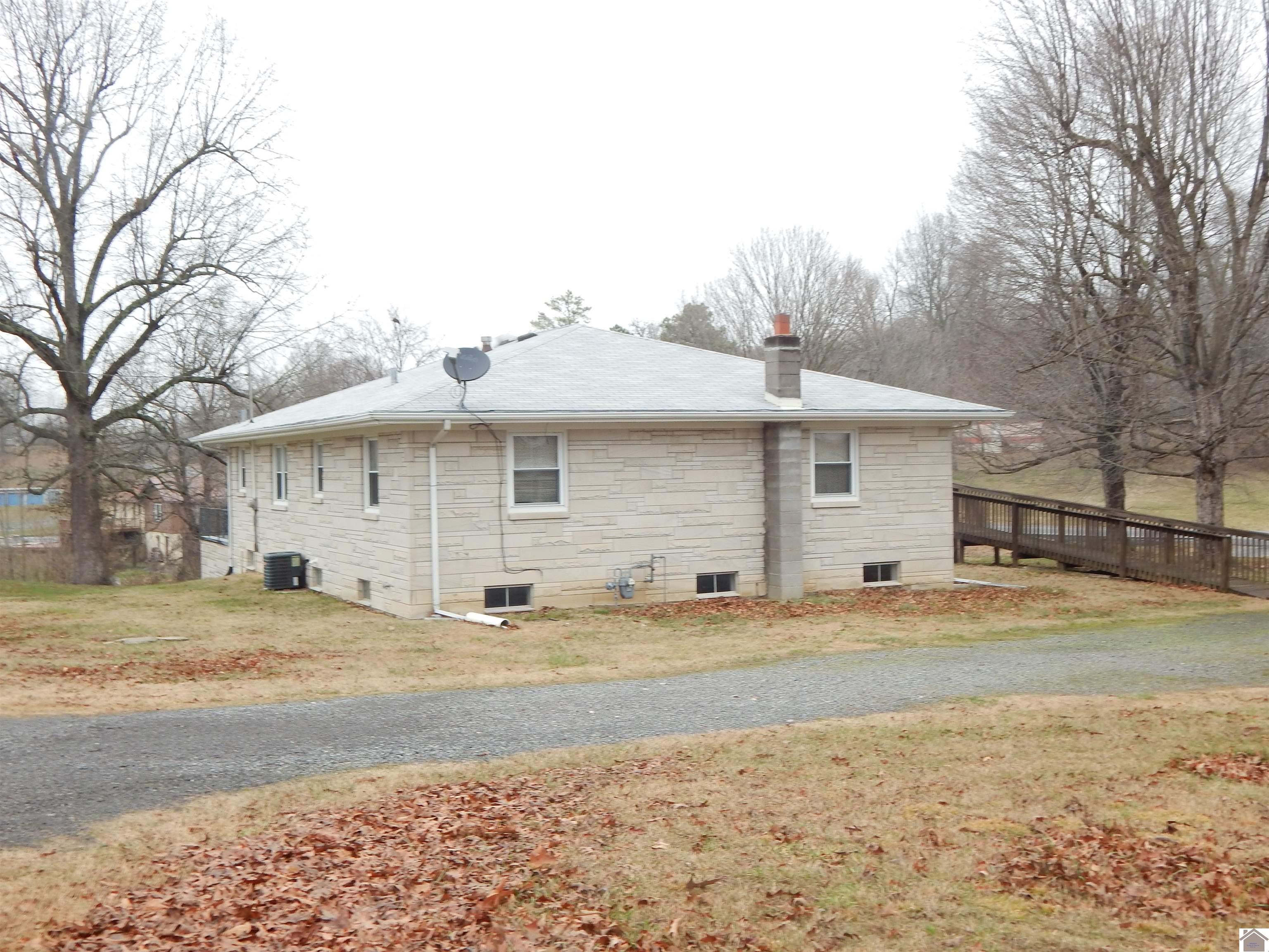 943 Dover Rd, Grand Rivers, KY 42045 Listing Photo  8