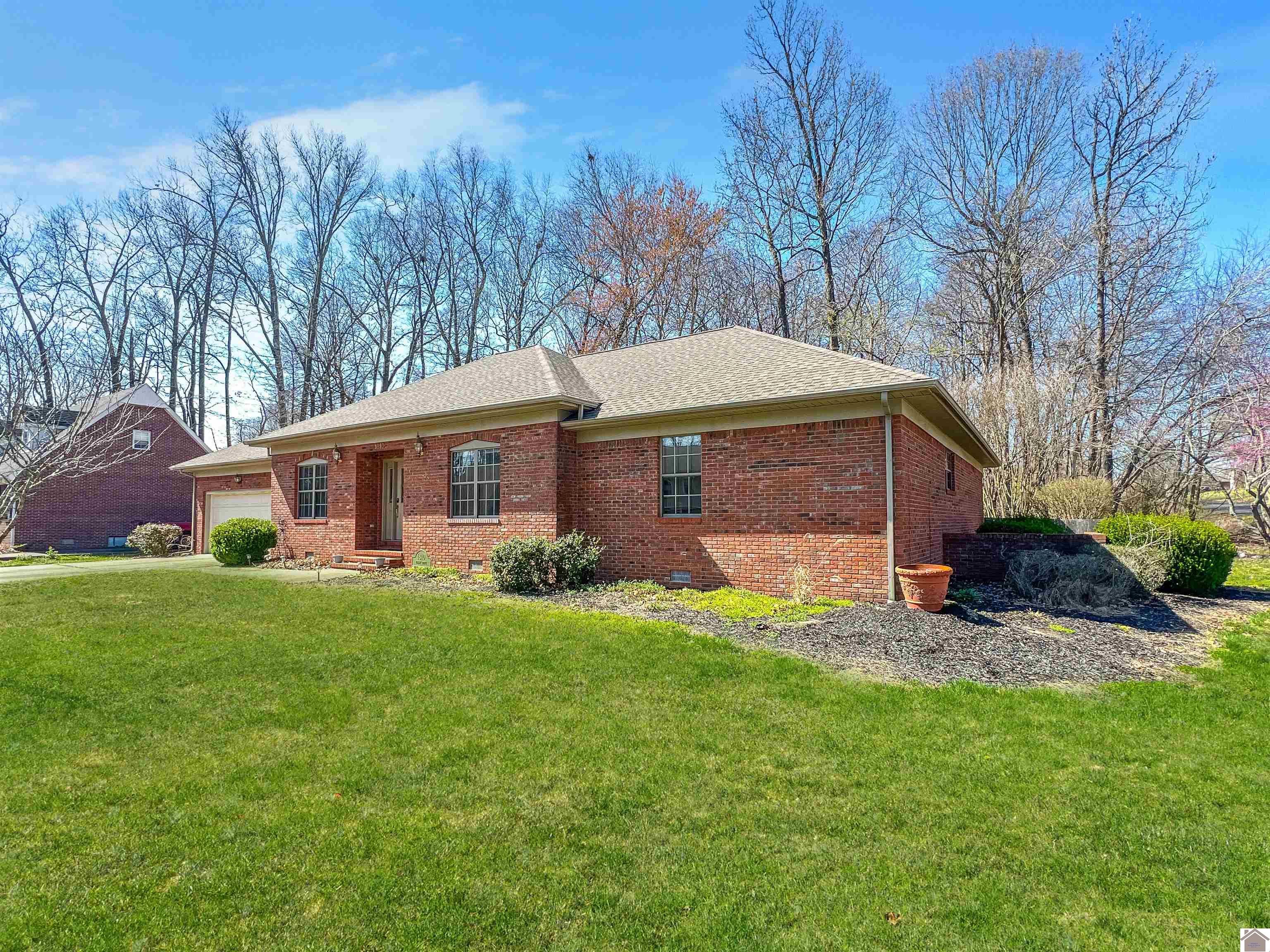 1810 Valley, Murray, KY 42071 Listing Photo  2