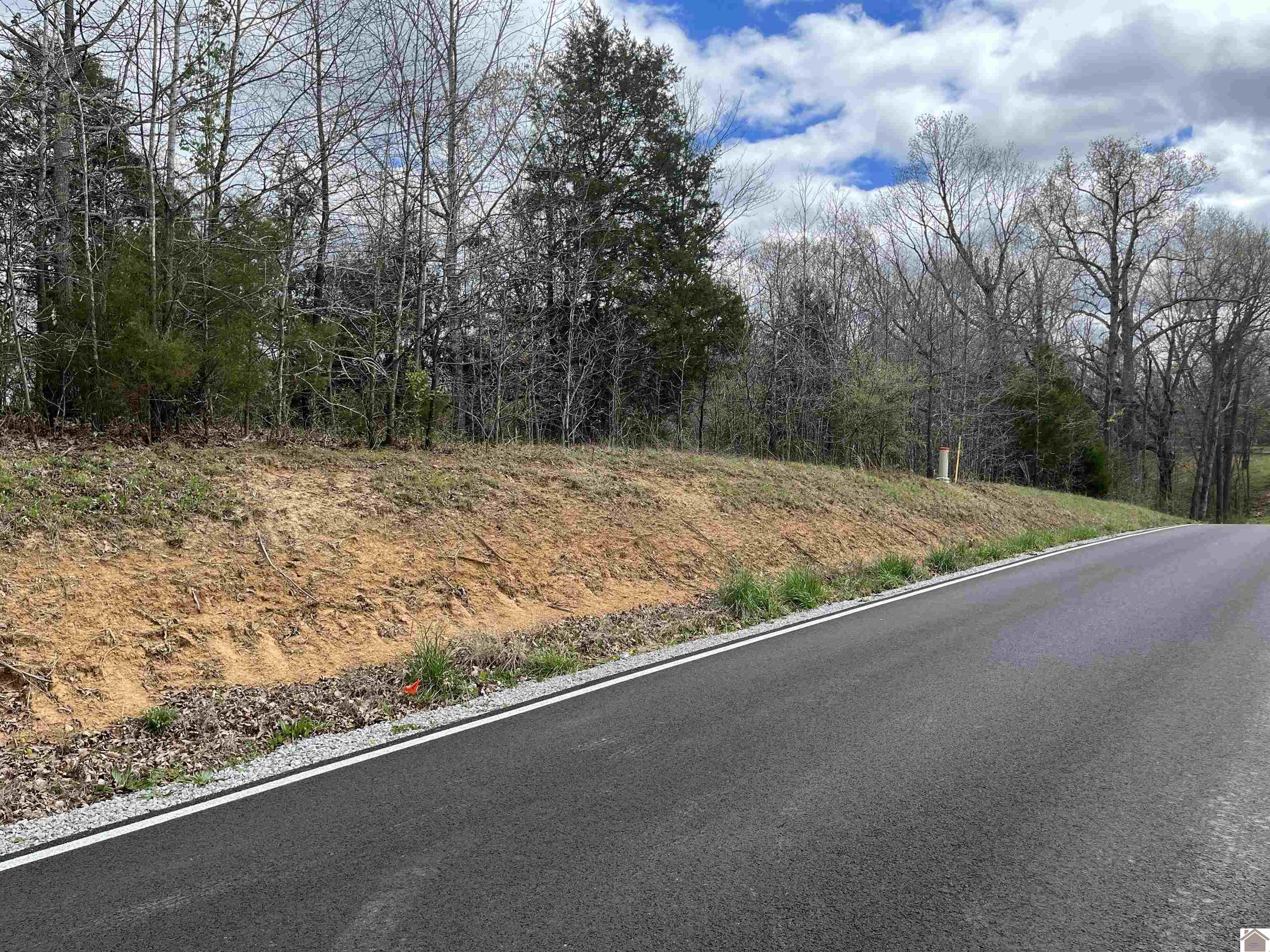 000 US HWY 68 E Benton KY 42025 Active