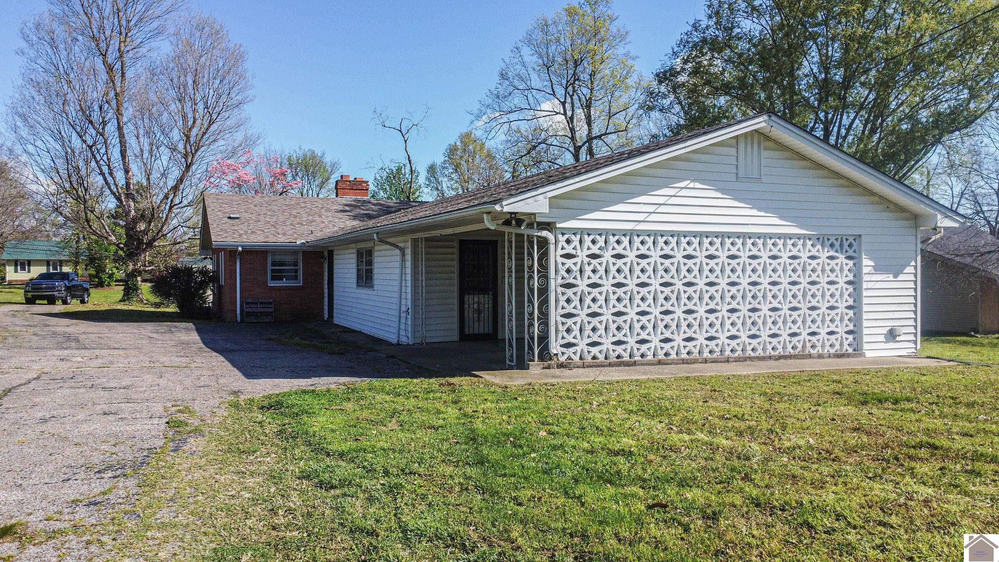 405 W Clay St. Clinton, Kentucky 42031 126295 Paducah Kentucky