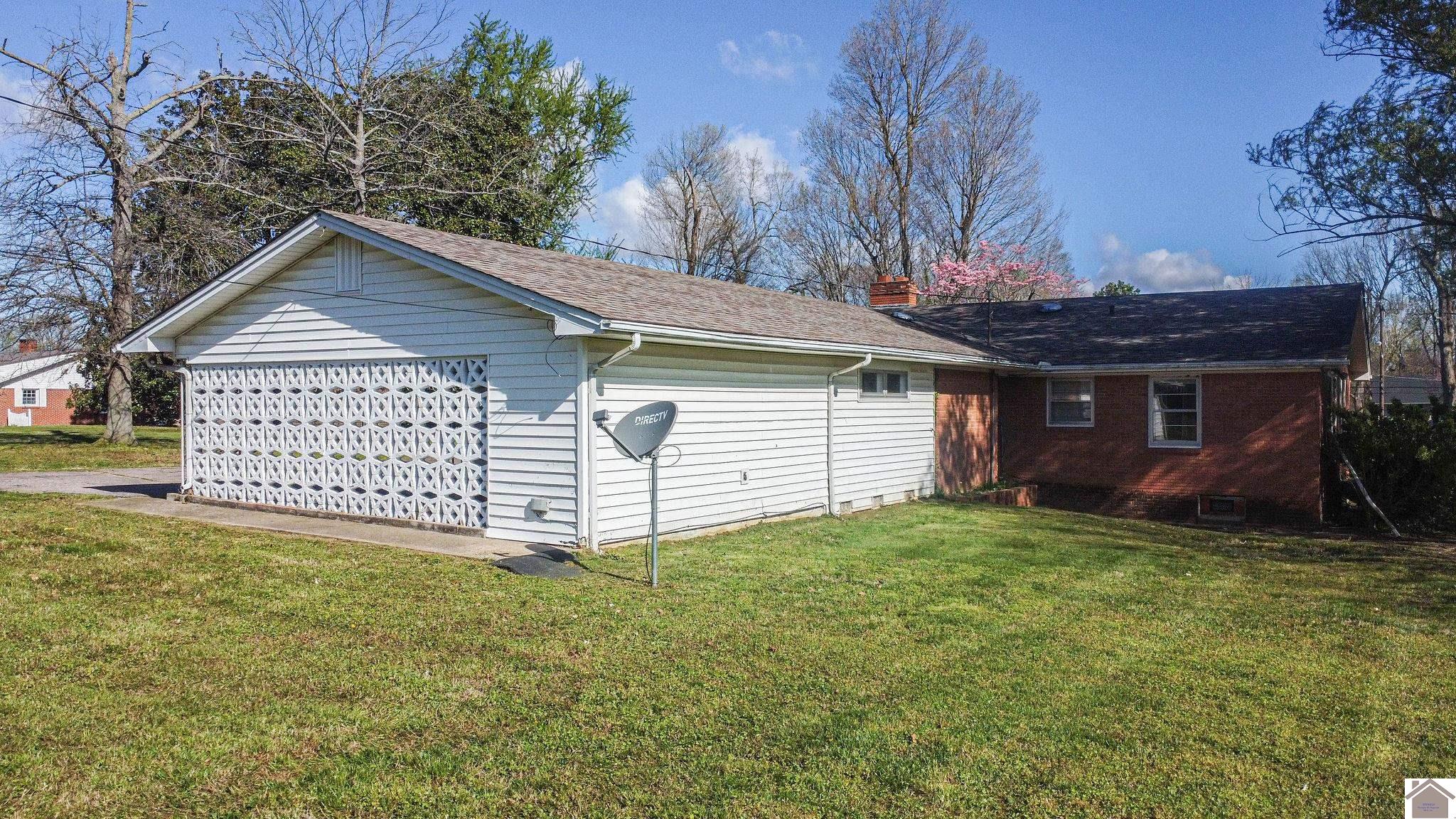 405 W Clay St. Clinton, Kentucky 42031 126295 Paducah Kentucky