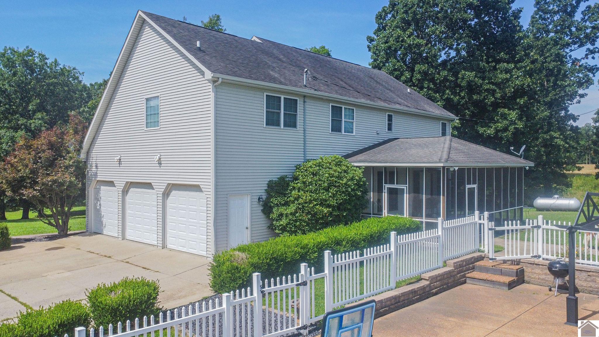 252 Clark Road, Mayfield, KY 42066 Listing Photo  6
