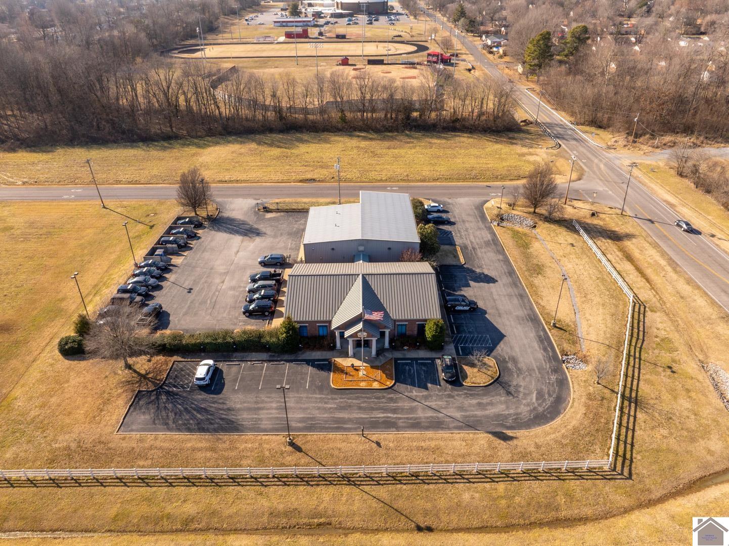 900 S Commonwealth Drive, Mayfield, KY 42066 Listing Photo  3