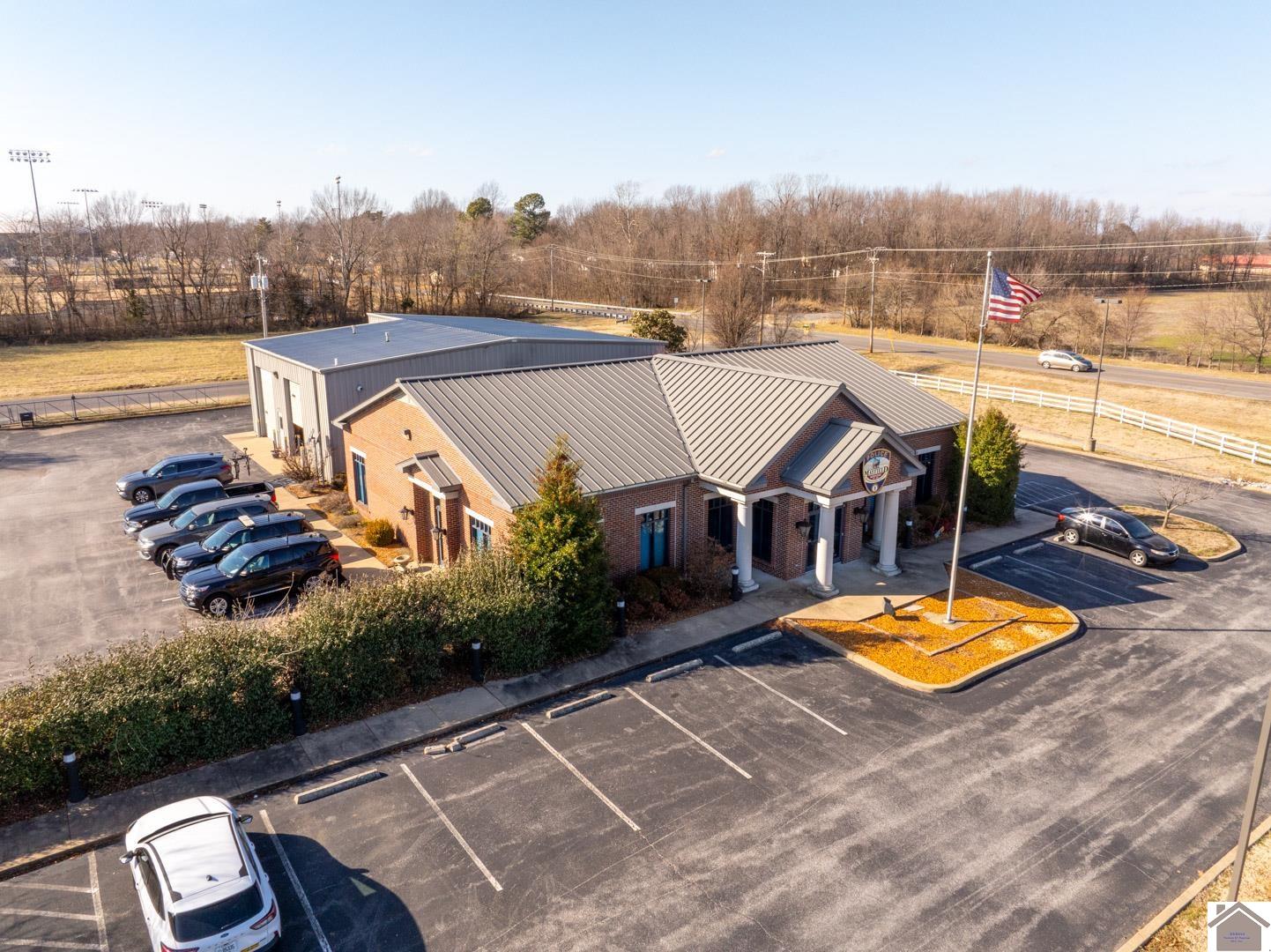 900 S Commonwealth Drive, Mayfield, KY 42066 Listing Photo  4