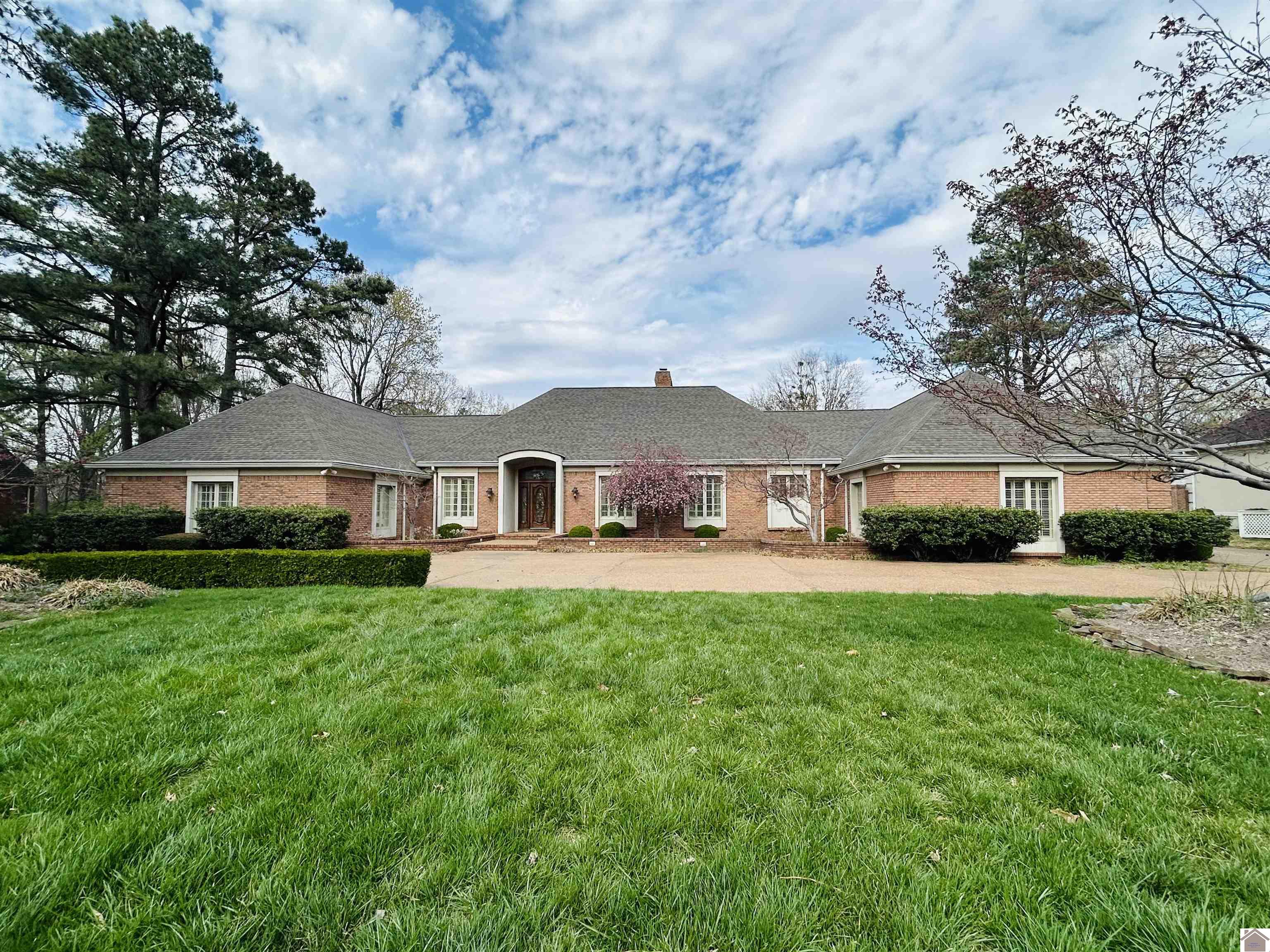 666 Whitney Drive, Paducah, KY 42001 Listing Photo  1