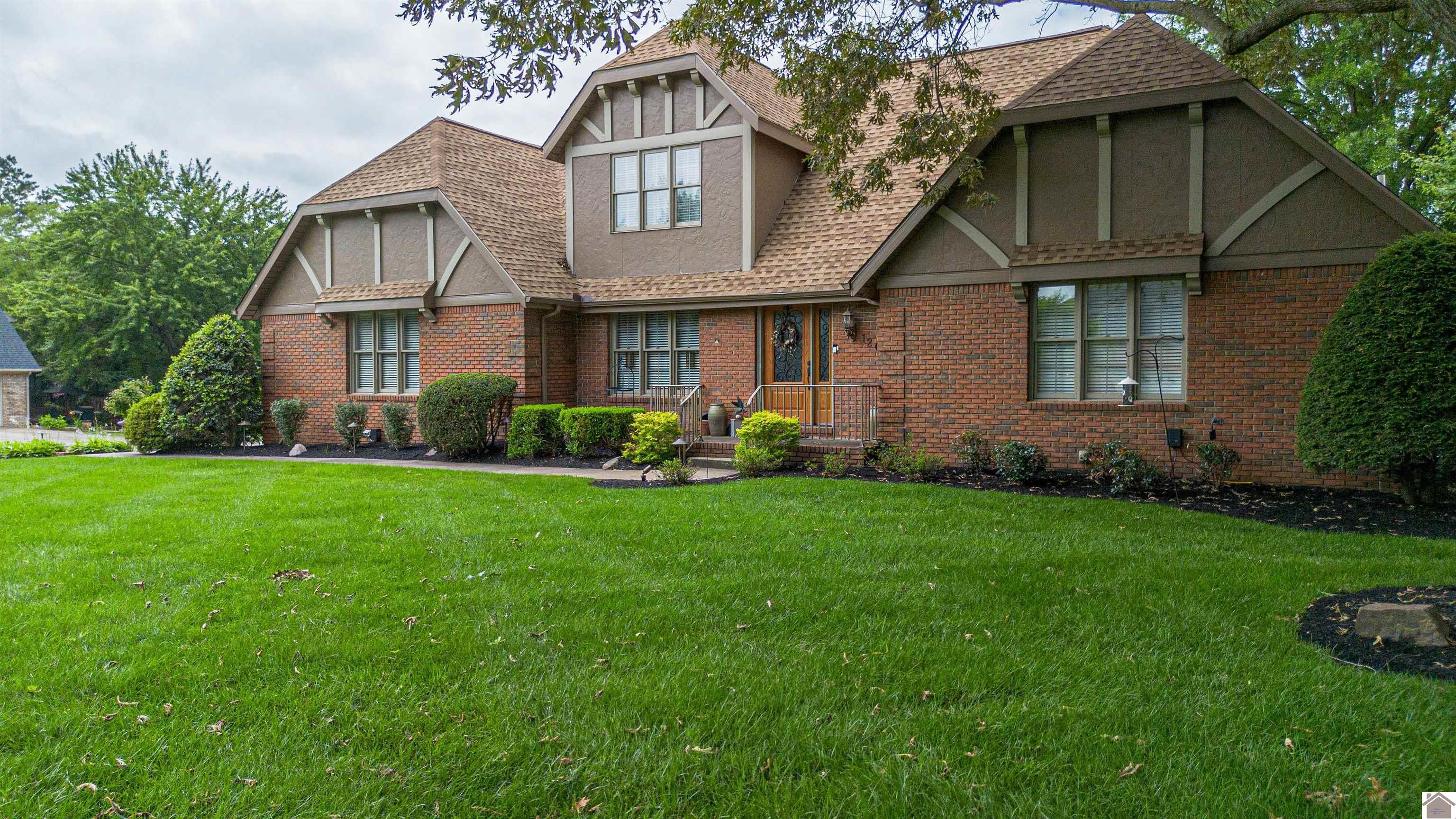 1201 Winslow Way, Paducah, KY 42001 Listing Photo  2