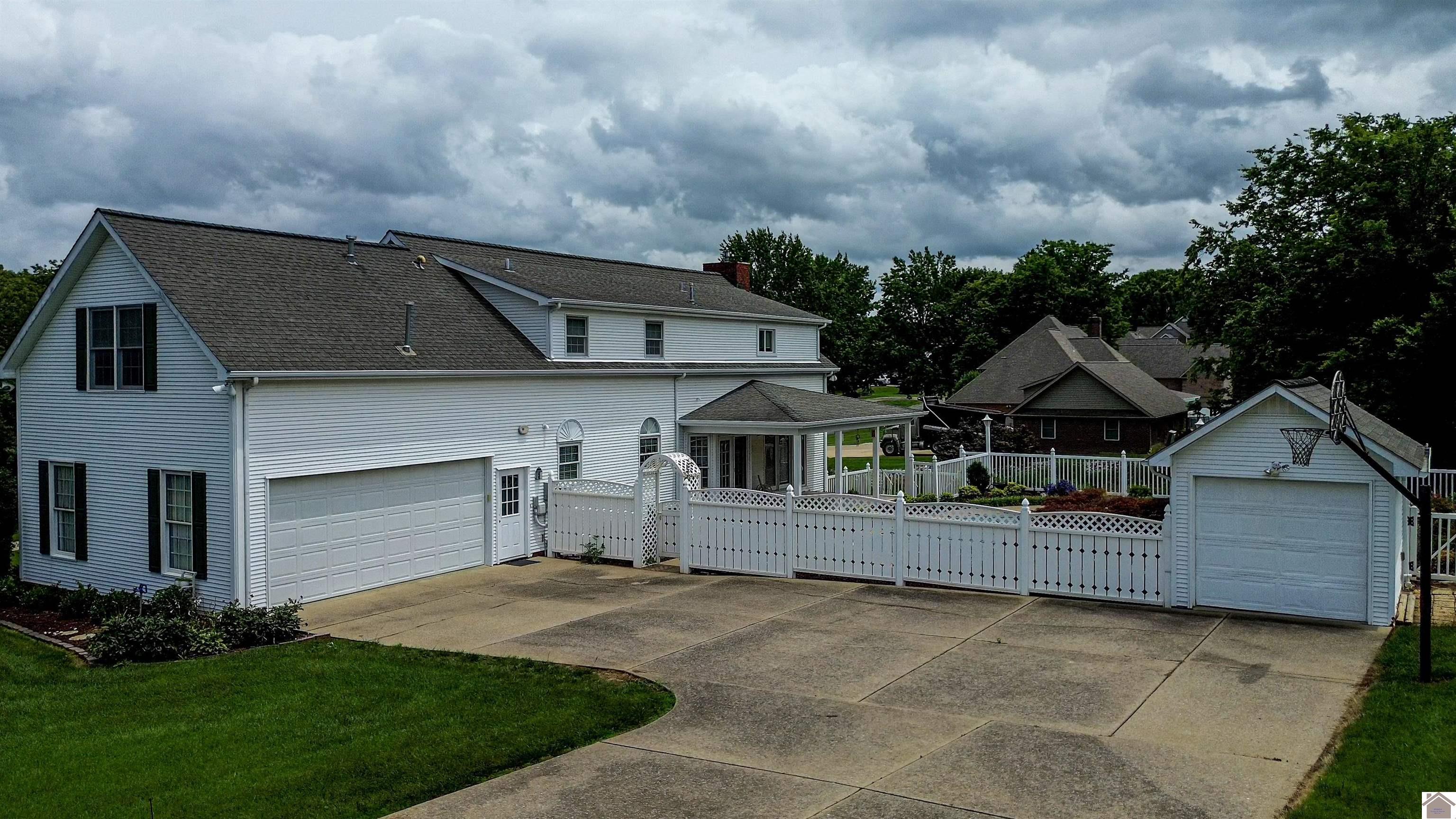 400 Tudor, Paducah, KY 42003 Listing Photo  2