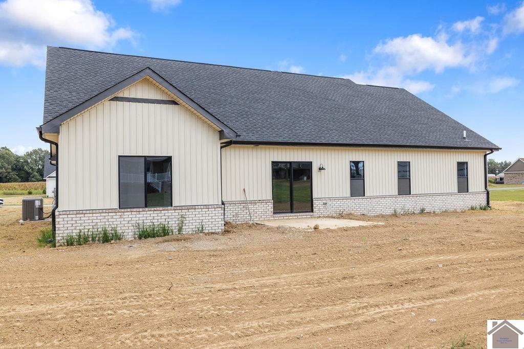 201 Ayly Estates Drive, Mayfield, KY 42066 Listing Photo  5