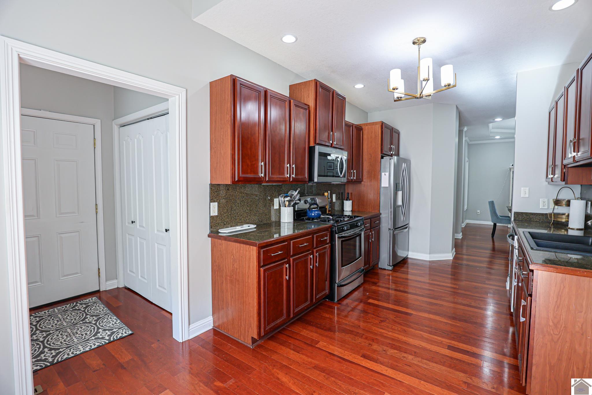 1067 Lakeview Drive, Paducah, KY 42003 Listing Photo  29