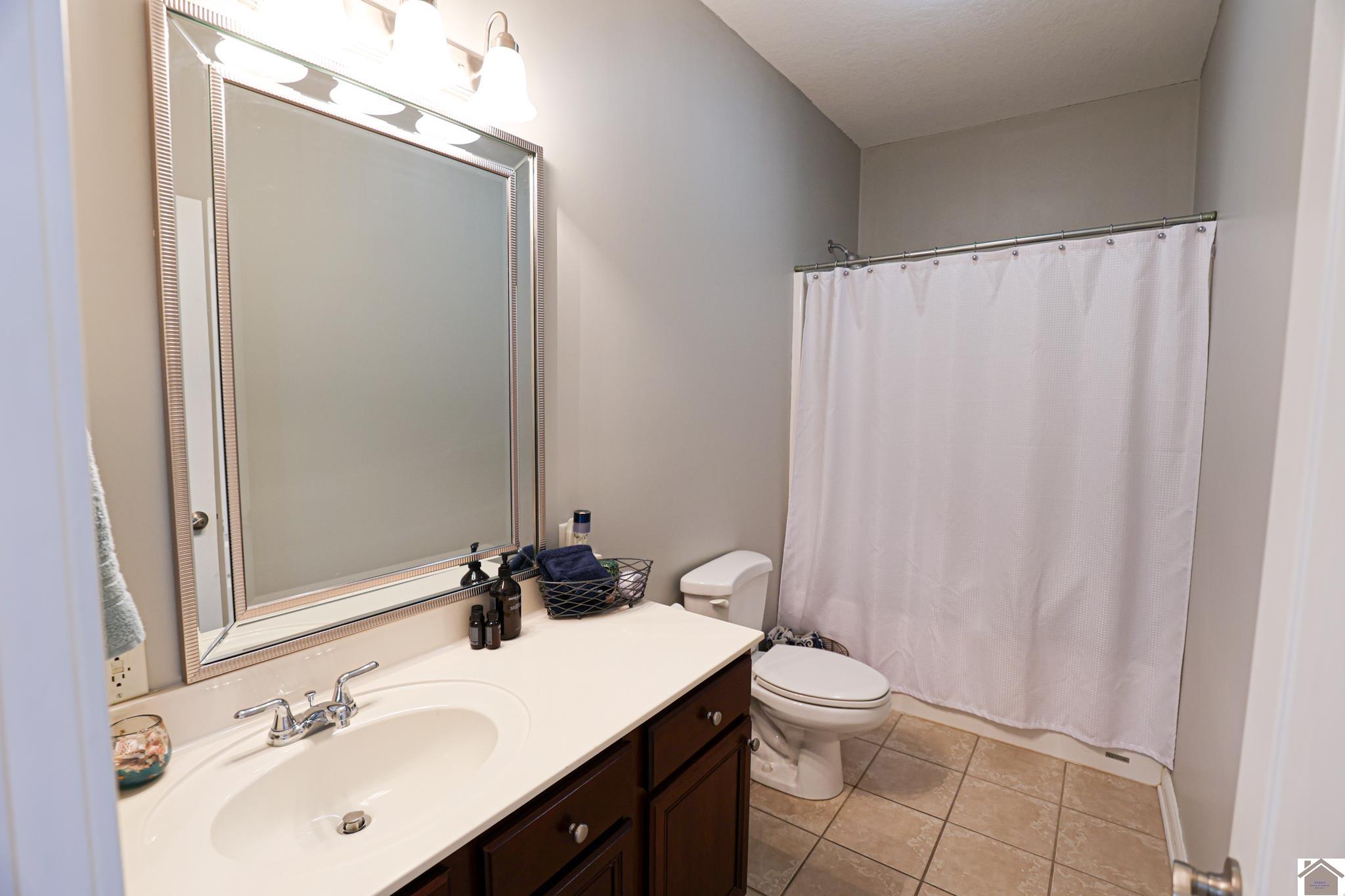 1067 Lakeview Drive, Paducah, KY 42003 Listing Photo  41